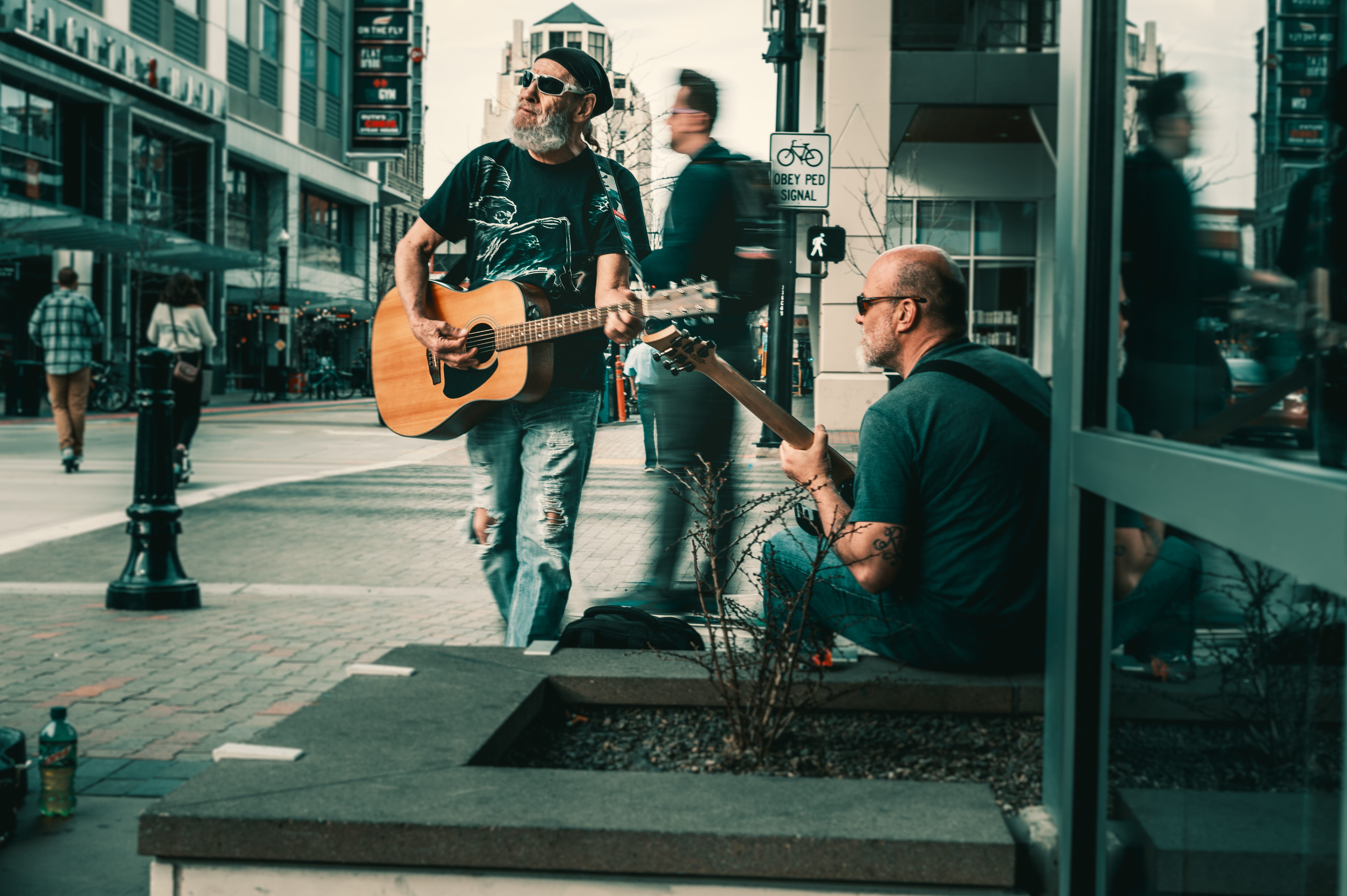 man, building exterior, people, brown, sunglasses, string instrument, pavement, daylight, men, road, musician, street musicians, instruments, live performance, HD Wallpaper