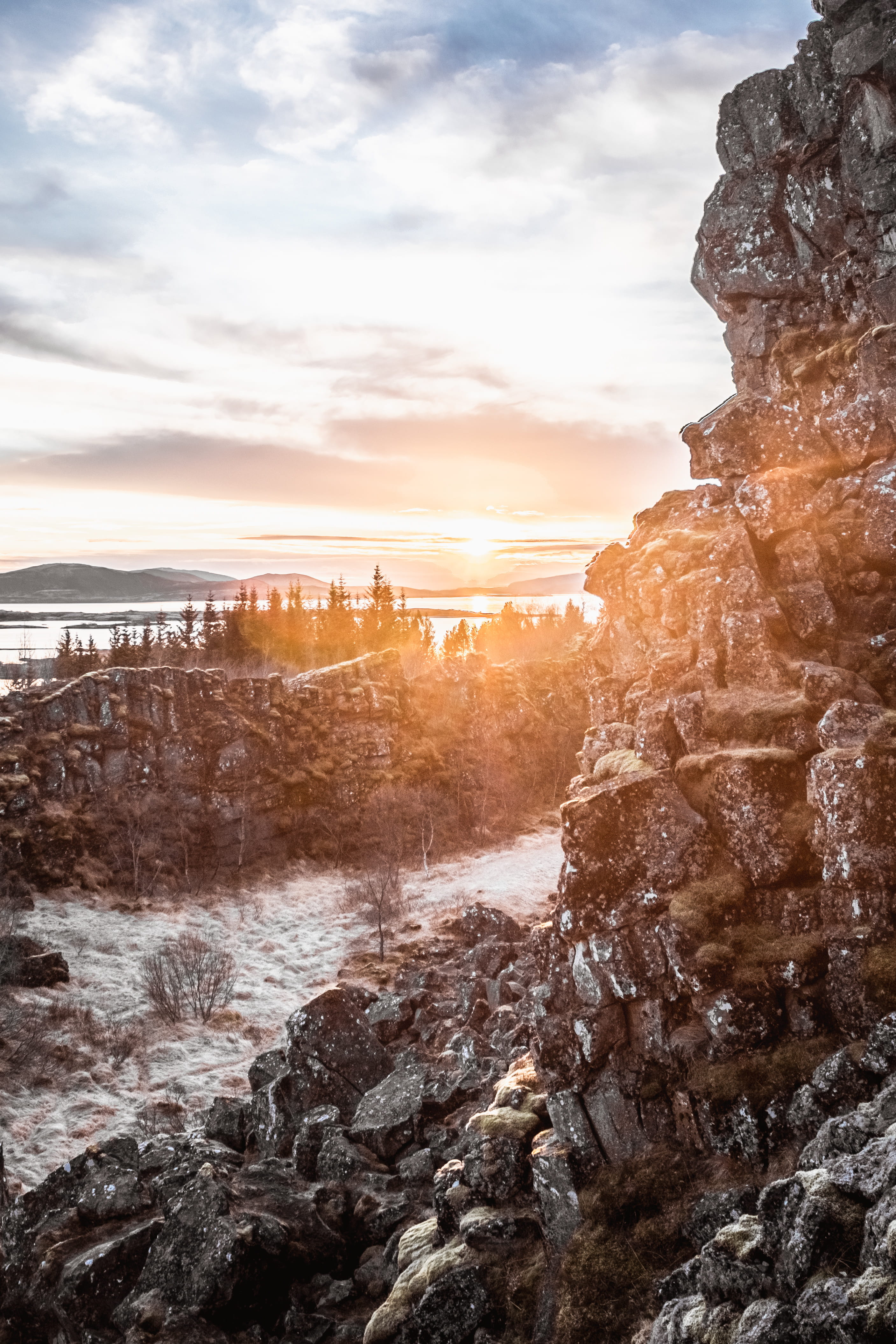 no people, rock, beauty in nature, rocky, across, rock - object, non-urban scene, 4K, rock formation, scenics - nature, nature, beside, architecture, woods, Phone HD Wallpaper