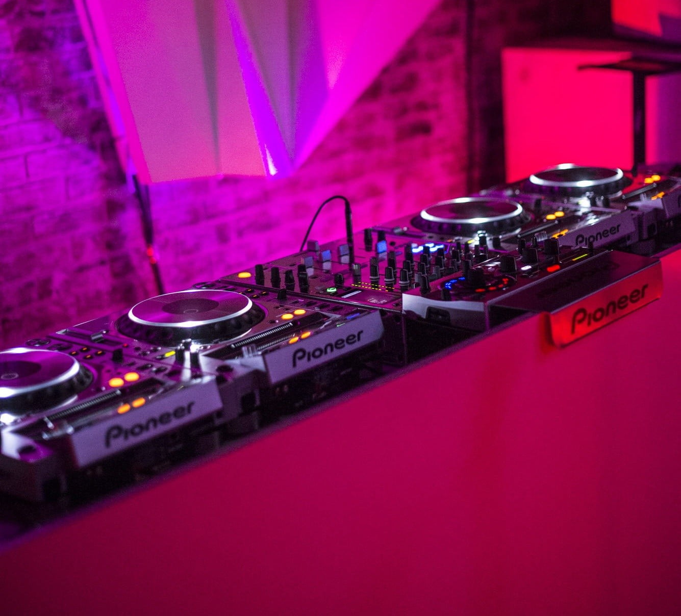 720P, nightclub, technology, record, night, control, arts culture and entertainment, pink color, indoors, EDM, close-up, no people, turntable, audio equipment, HD Wallpaper