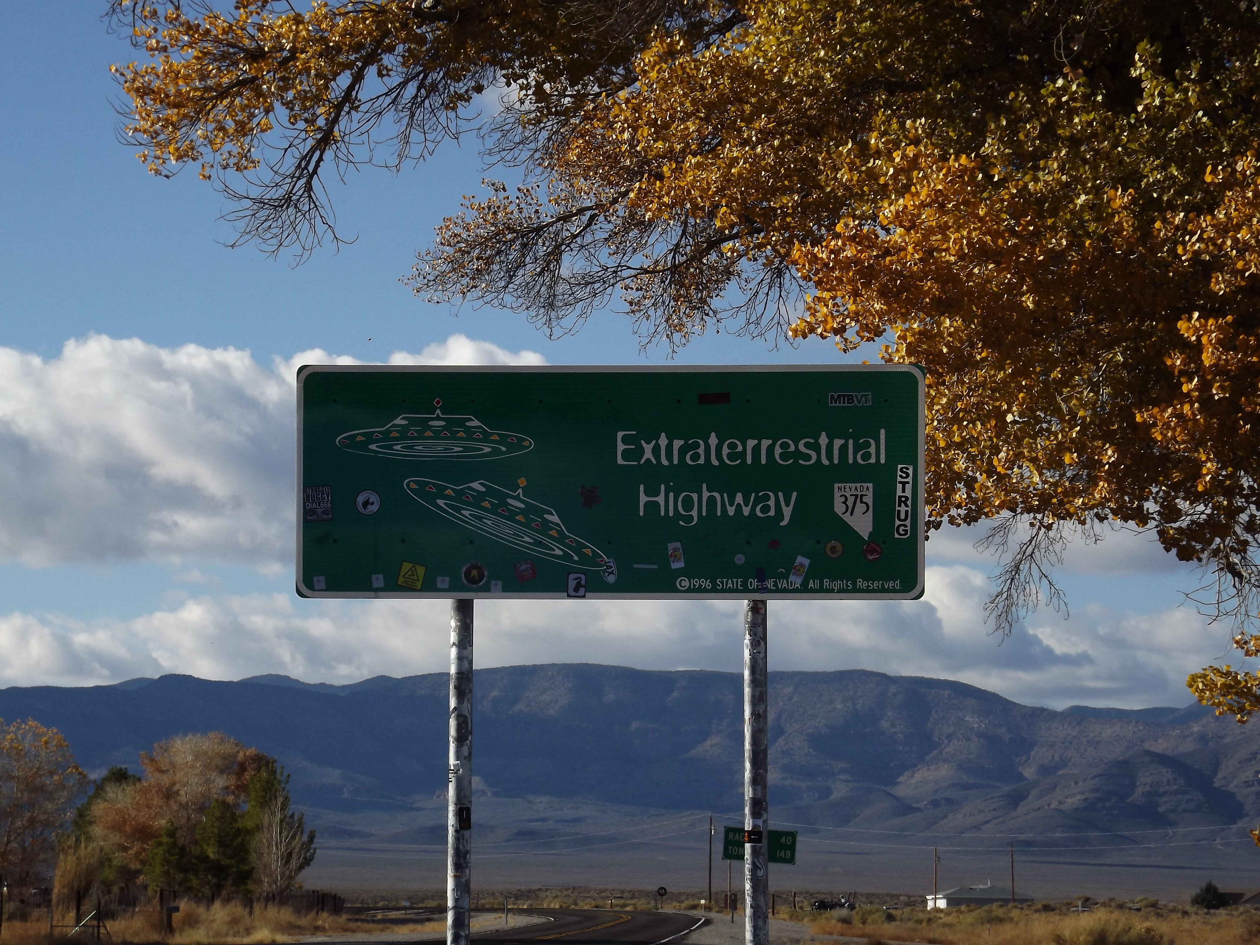road, martians, communication, 4K, highway, information, no people, non-western script, area 51, guidance, road sign, ufo, cosmic, icon, outdoors, text, HD Wallpaper