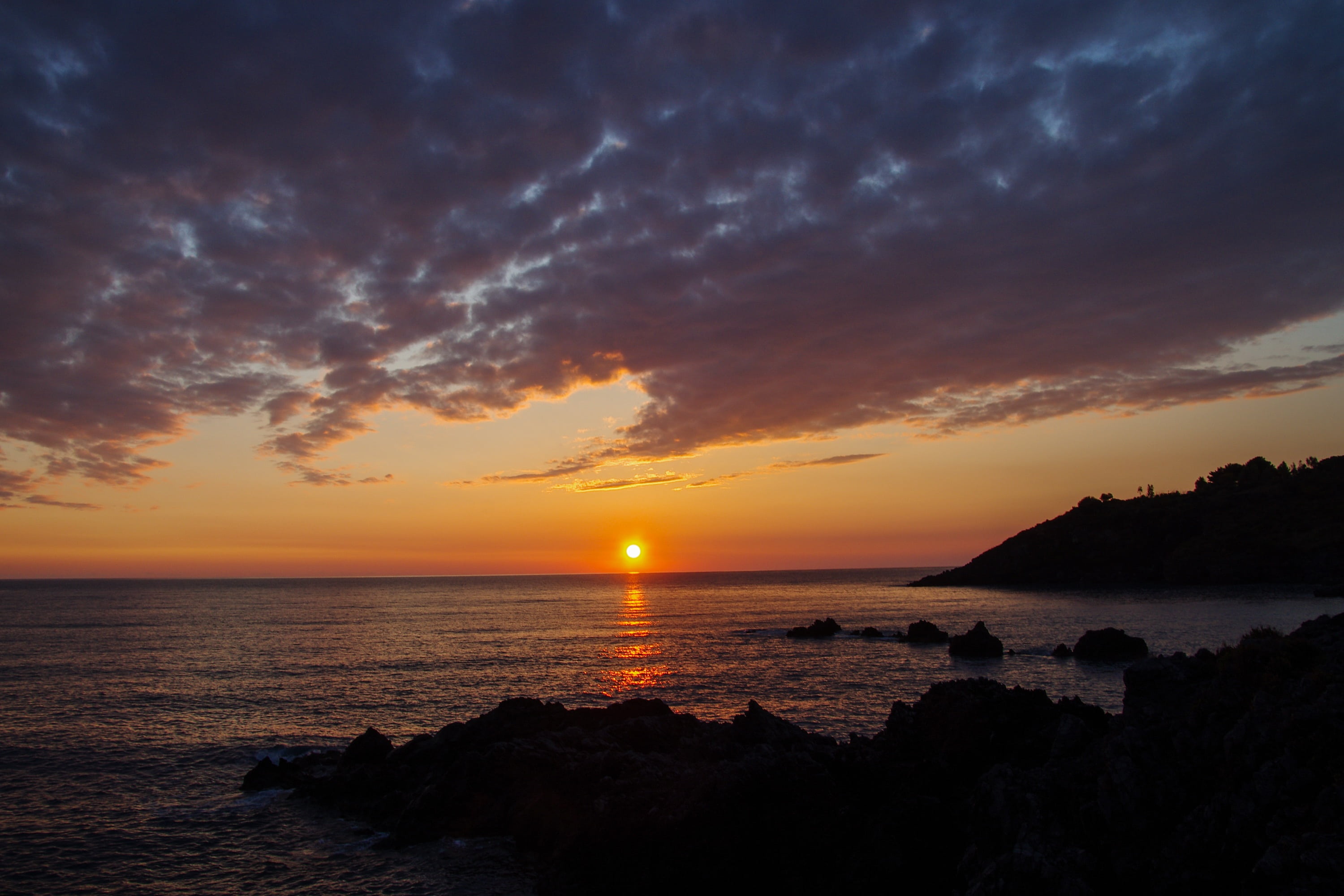 sunset, scalea, solid, sky, beauty in nature, horizon over water, 2K, summer, land, beach, cloud - sky, sea, rock, outdoors, nature, tranquility, evening, HD Wallpaper