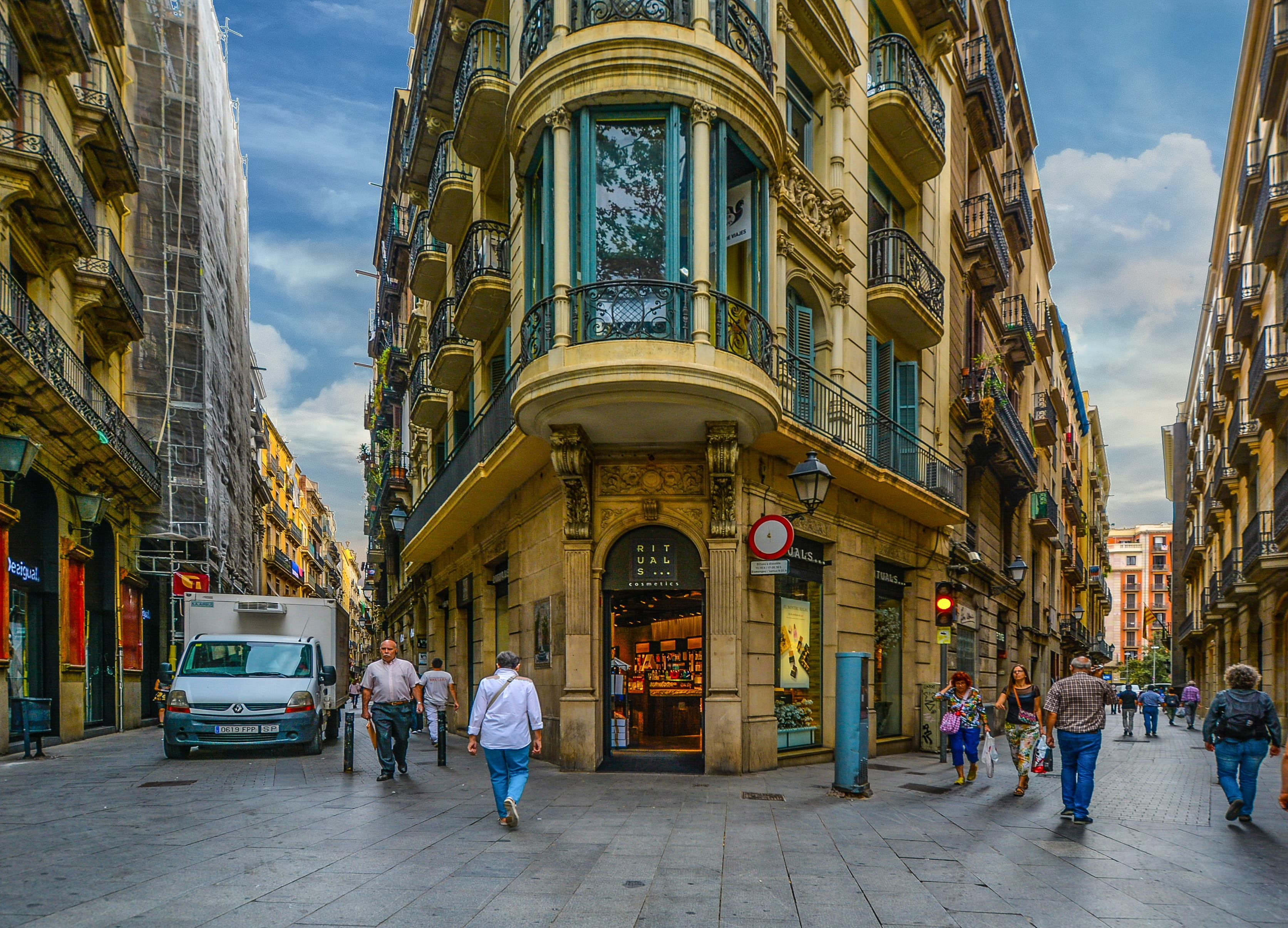 leisure activity, city, urban Scene, market, lifestyles, Quarter, tourism, flatiron, sky, outdoors, mode of transportation, store, city life, european, HD Wallpaper