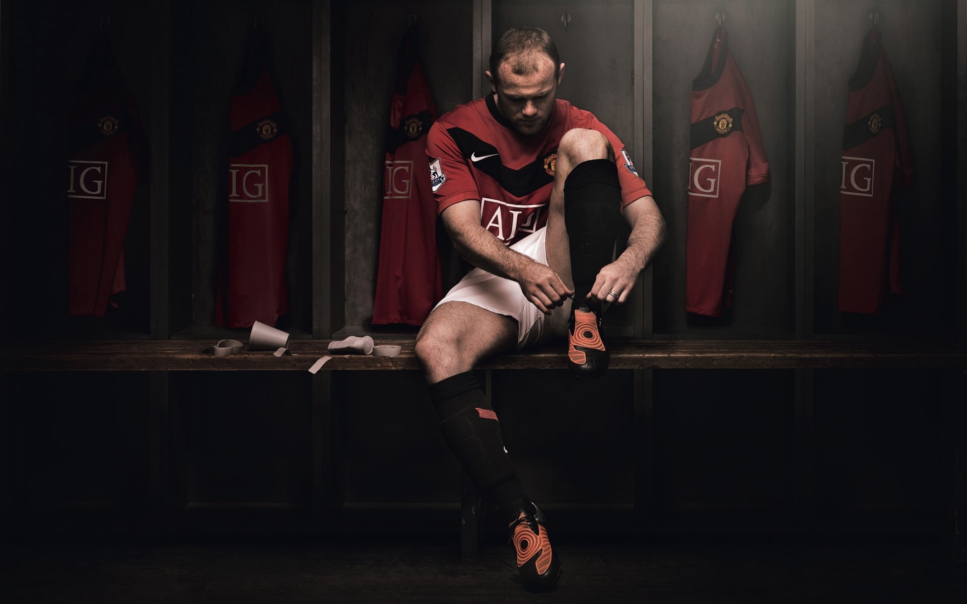 full length, jersey, red, s, adult, young men, caucasian Ethnicity, women, people, black, soccer, leisure activity, sports Clothing, real people, dark, HD Wallpaper