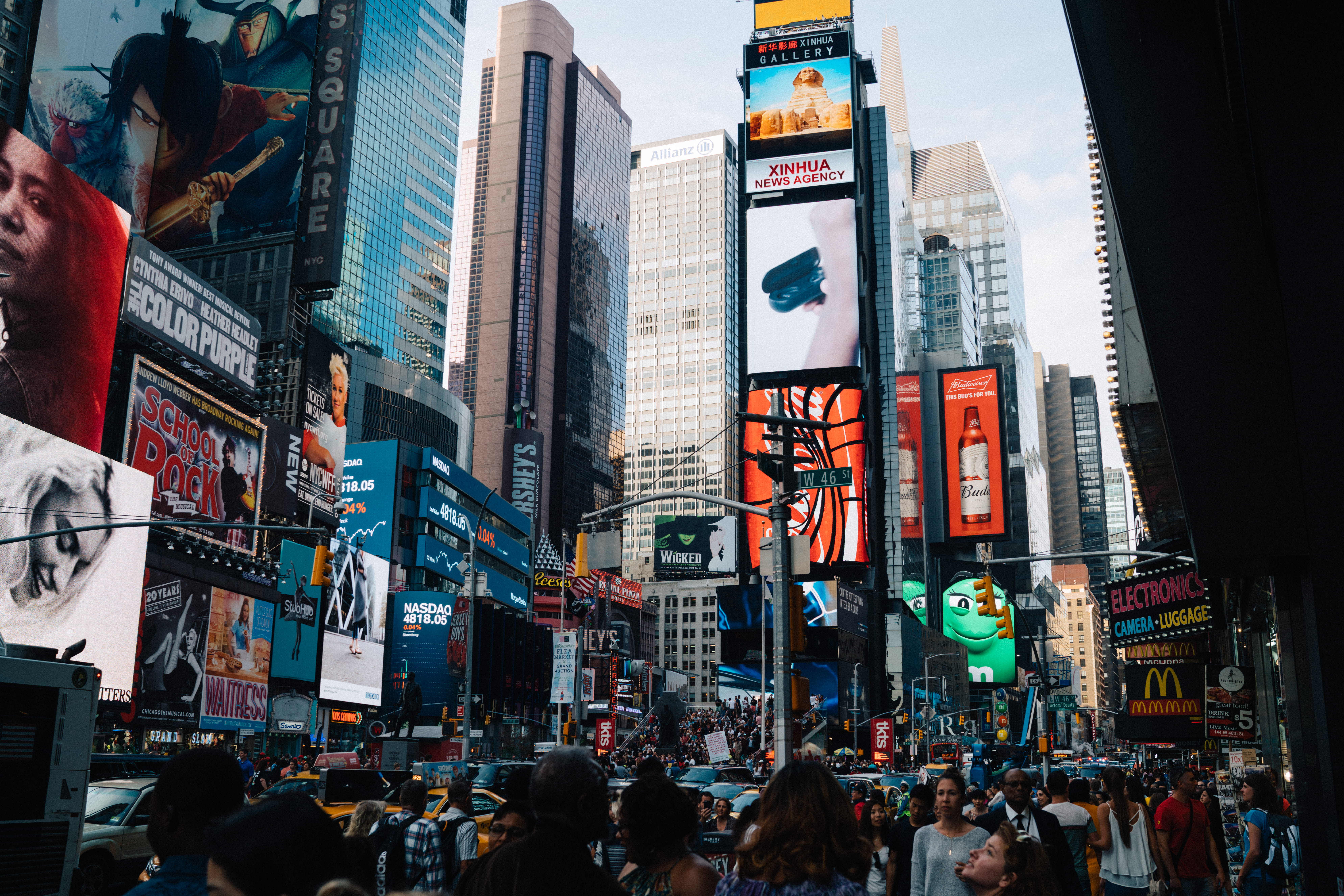 office building exterior, building exterior, new york city, billboard, crowd, modern, density, large group of people, group of people, advertisement, commercial sign, HD Wallpaper