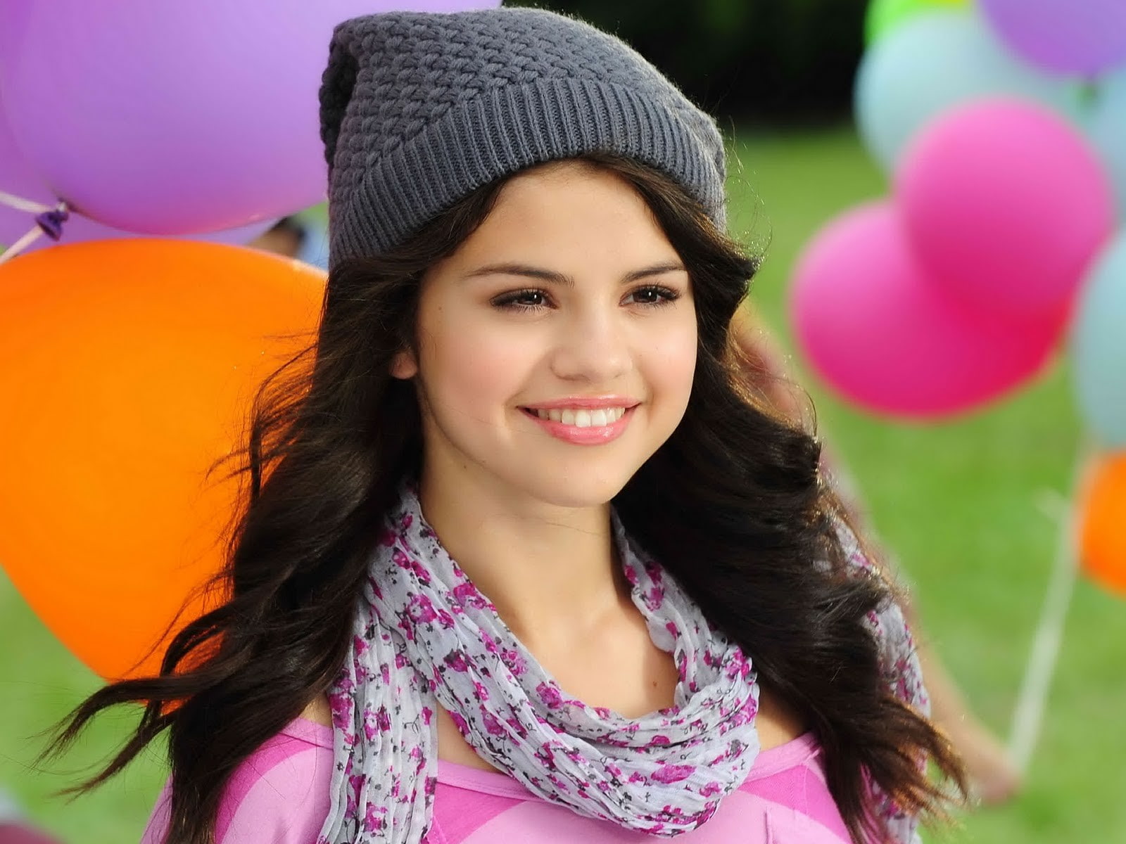 Selena Gomez, 720P, celebrity, Latinas, smiling, HD Wallpaper