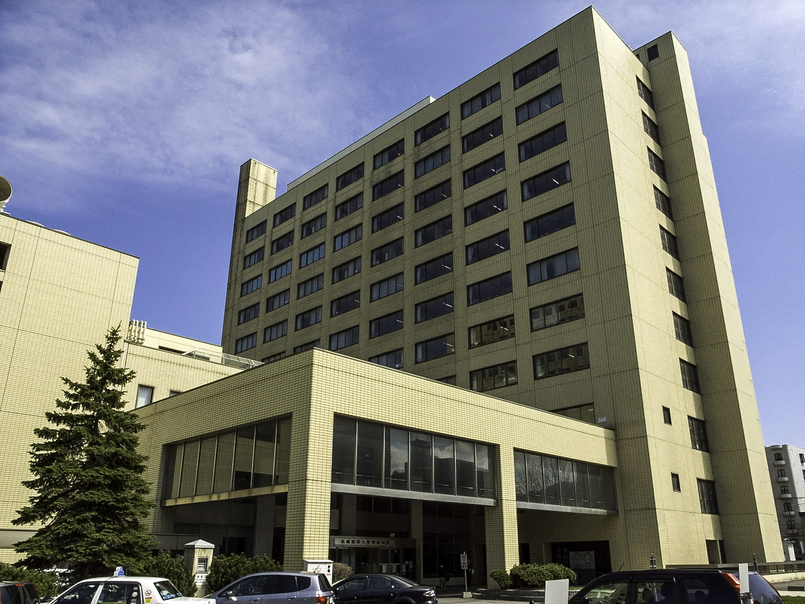 hospital, transportation, motor vehicle, urban Scene, cloud - sky, 720P, public domain, luxury, incidental people, land vehicle, nature, city, sapporo, HD Wallpaper