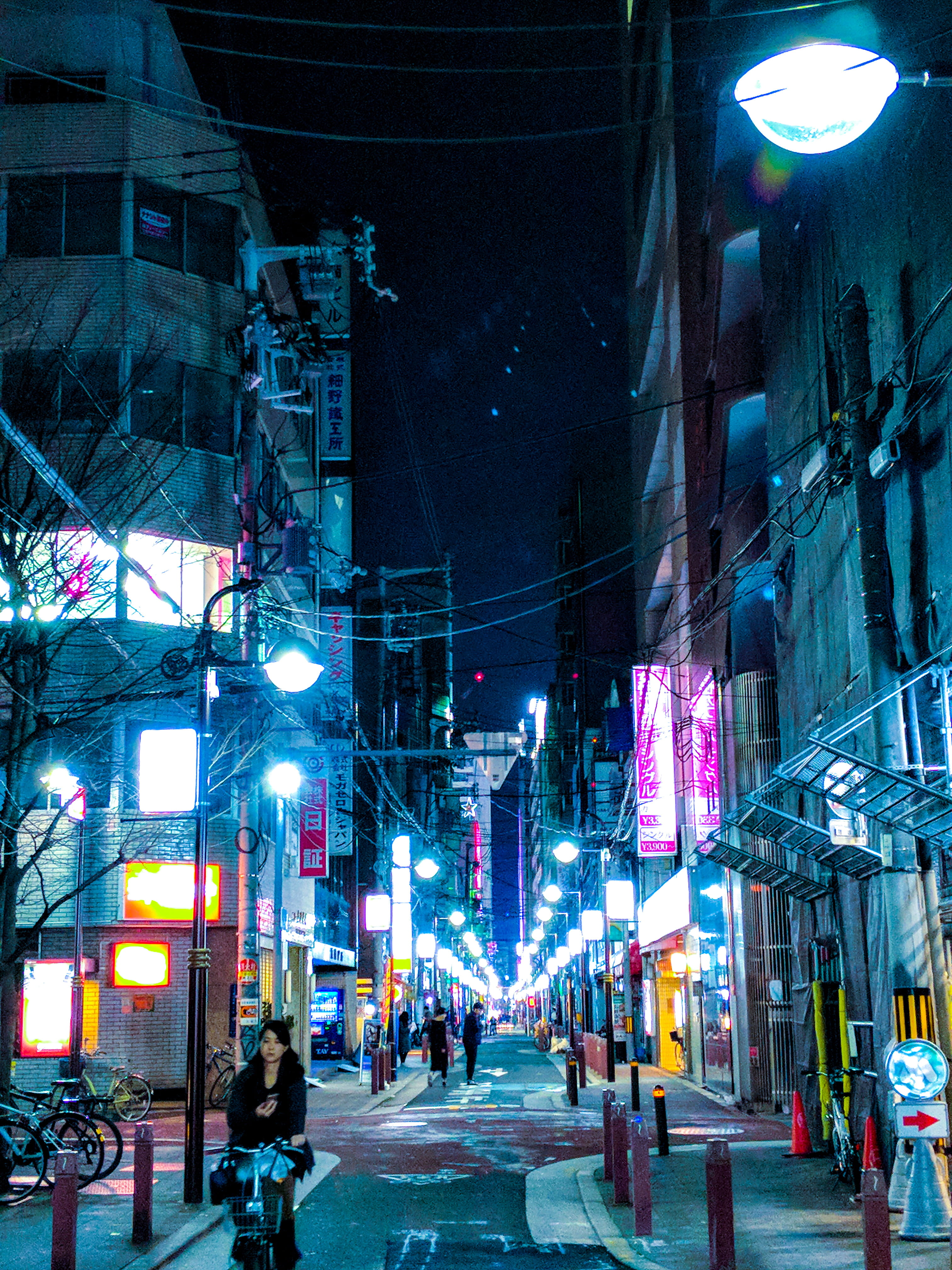 street light, group of people, transportation, lighting equipment, illuminated, street, lifestyles, electricity, light, the way forward, real people, building exterior, Phone HD Wallpaper