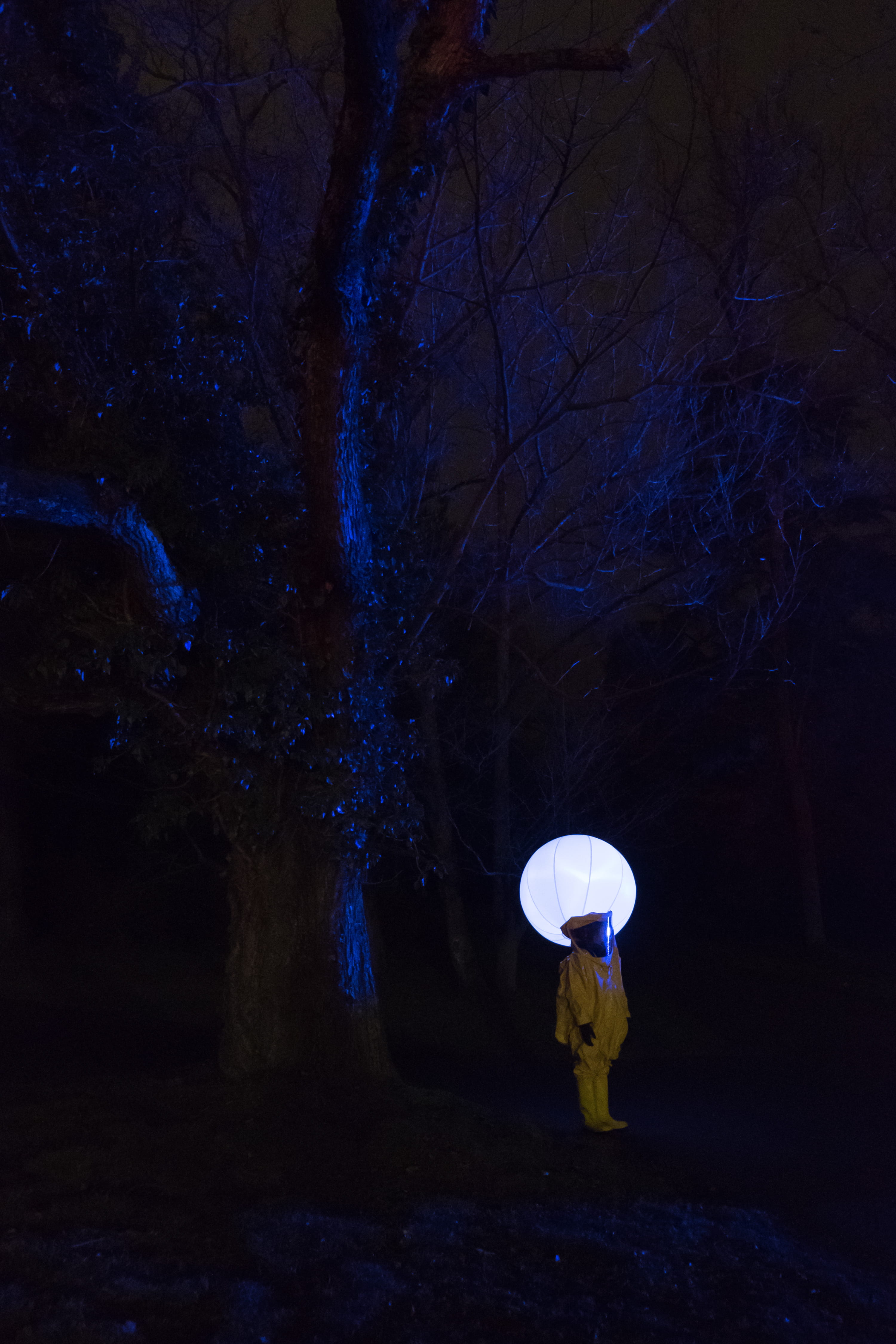 one person, performance, plant, umbrella, outerspace, leafless, land, illuminated, white, beauty in nature, outdoors, standing, nighttime, 4K, full length, Phone HD Wallpaper