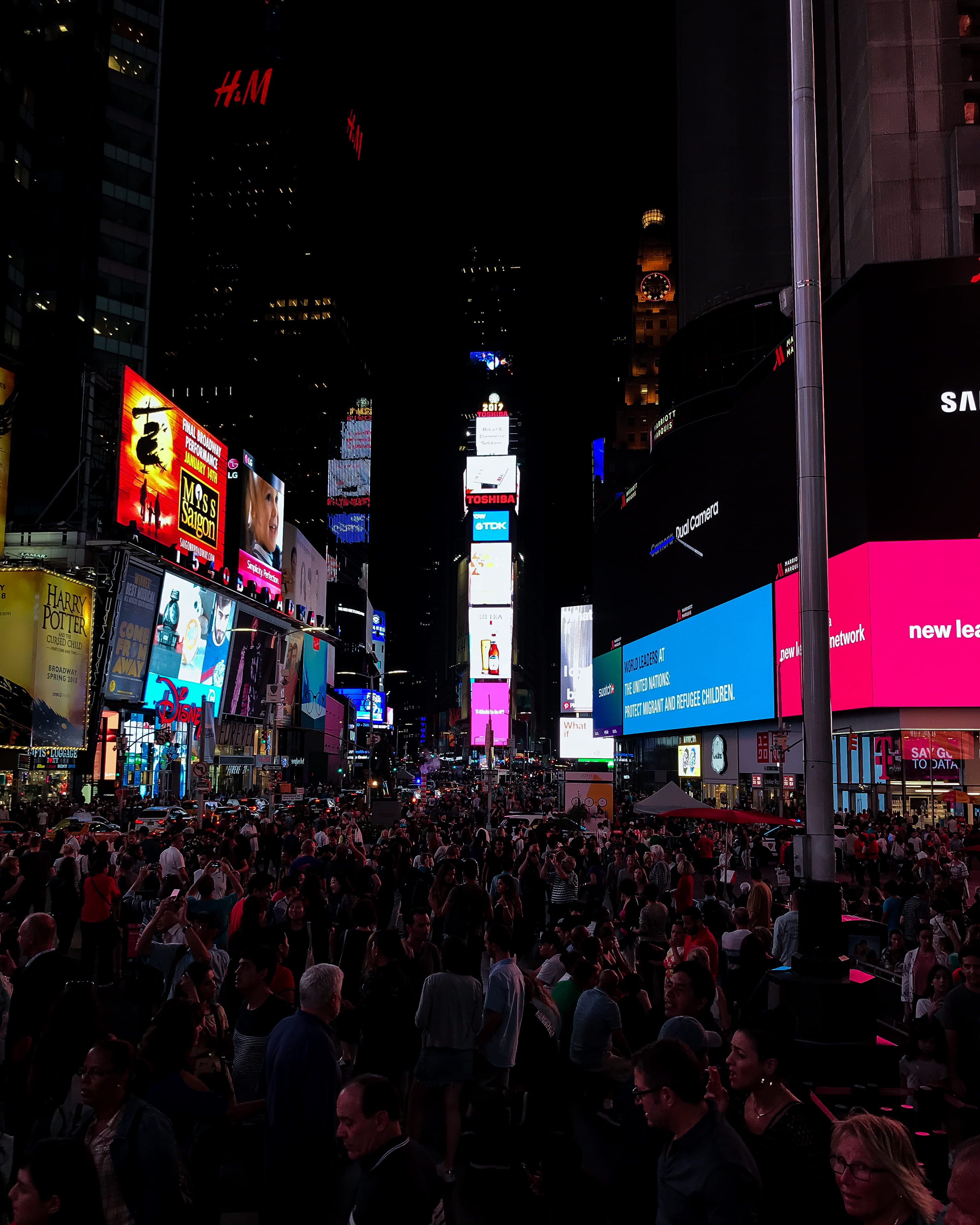 city, 2K, lifestyles, men, advertisement, real people, adult, communication, ny, outdoors, built structure, timesquare, crowd, times square, group of people, Phone HD Wallpaper