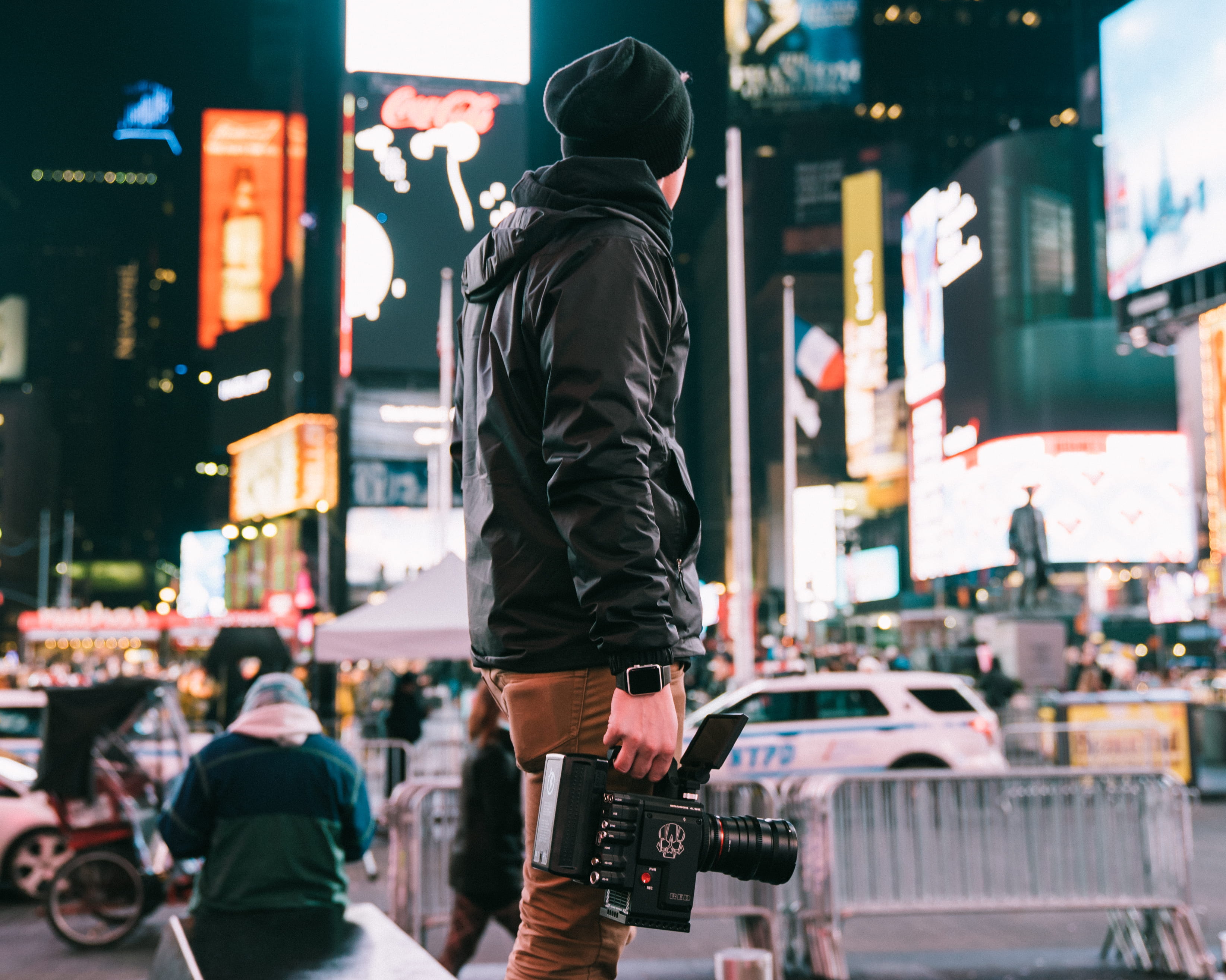 one Person, filmmaker, males, nyc, new York City, night, camera, young Adult, nightlife, crowd, red raven, urban Scene, city, camera - Photographic Equipment, HD Wallpaper