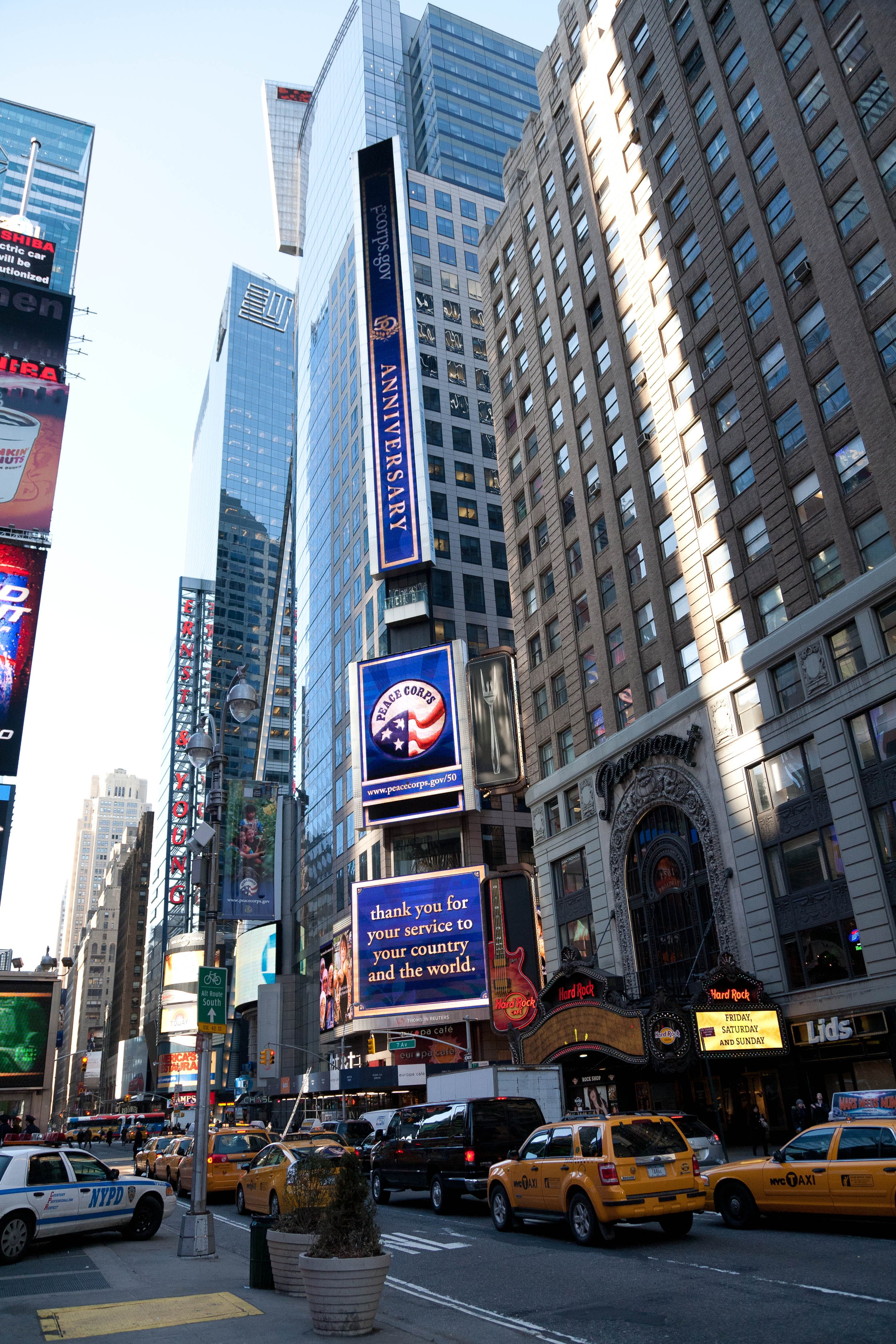 building, modern, manhattan, outdoors, taxi, city, mode of transportation, signs, motor vehicle, skyscrapers, yellow taxi, architecture, financial district, Phone HD Wallpaper