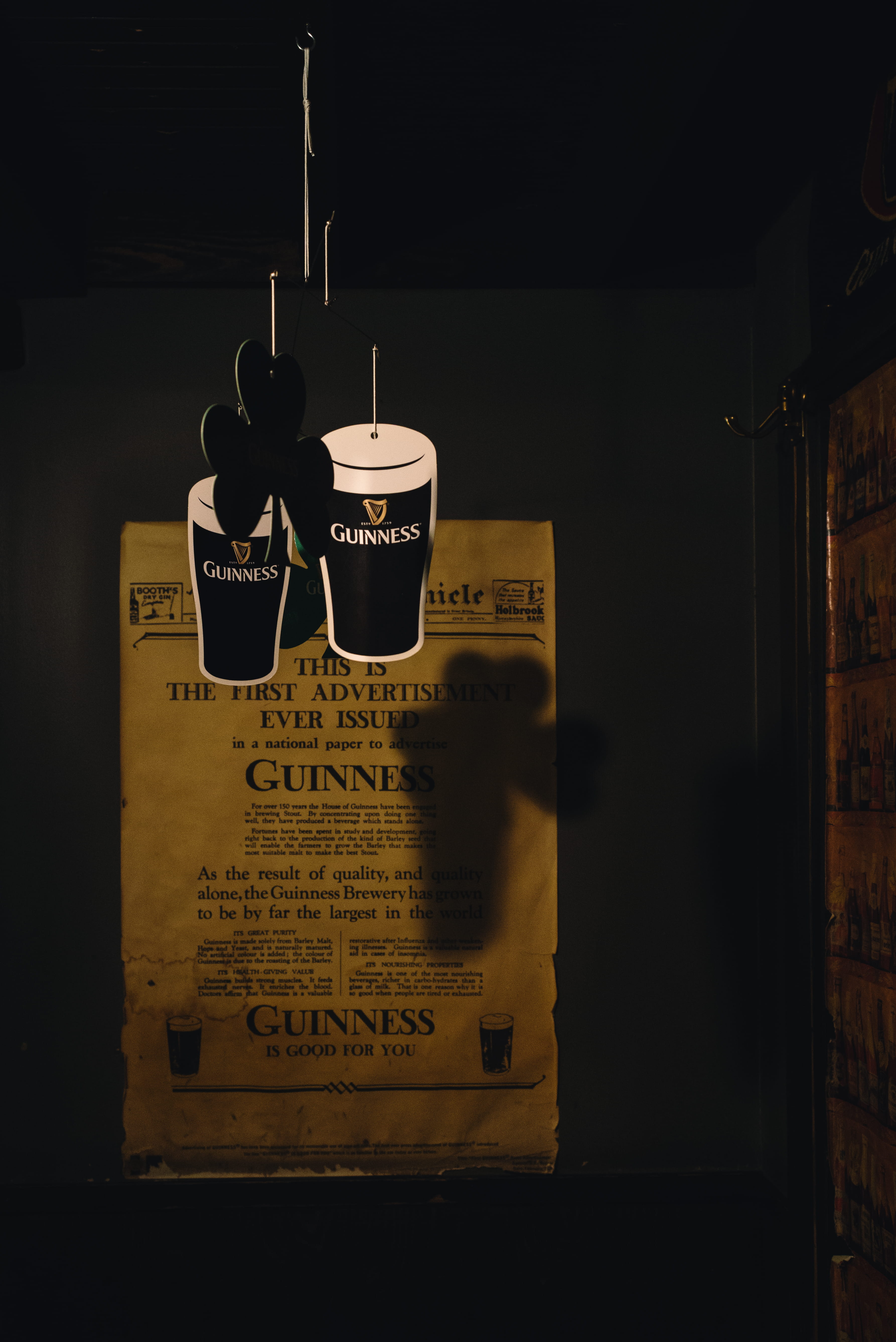 japan, communication, guinness, no people, western script, shamrock, food, old, information, poster, hanging, script, night, bar, dark, belgo, Phone HD Wallpaper