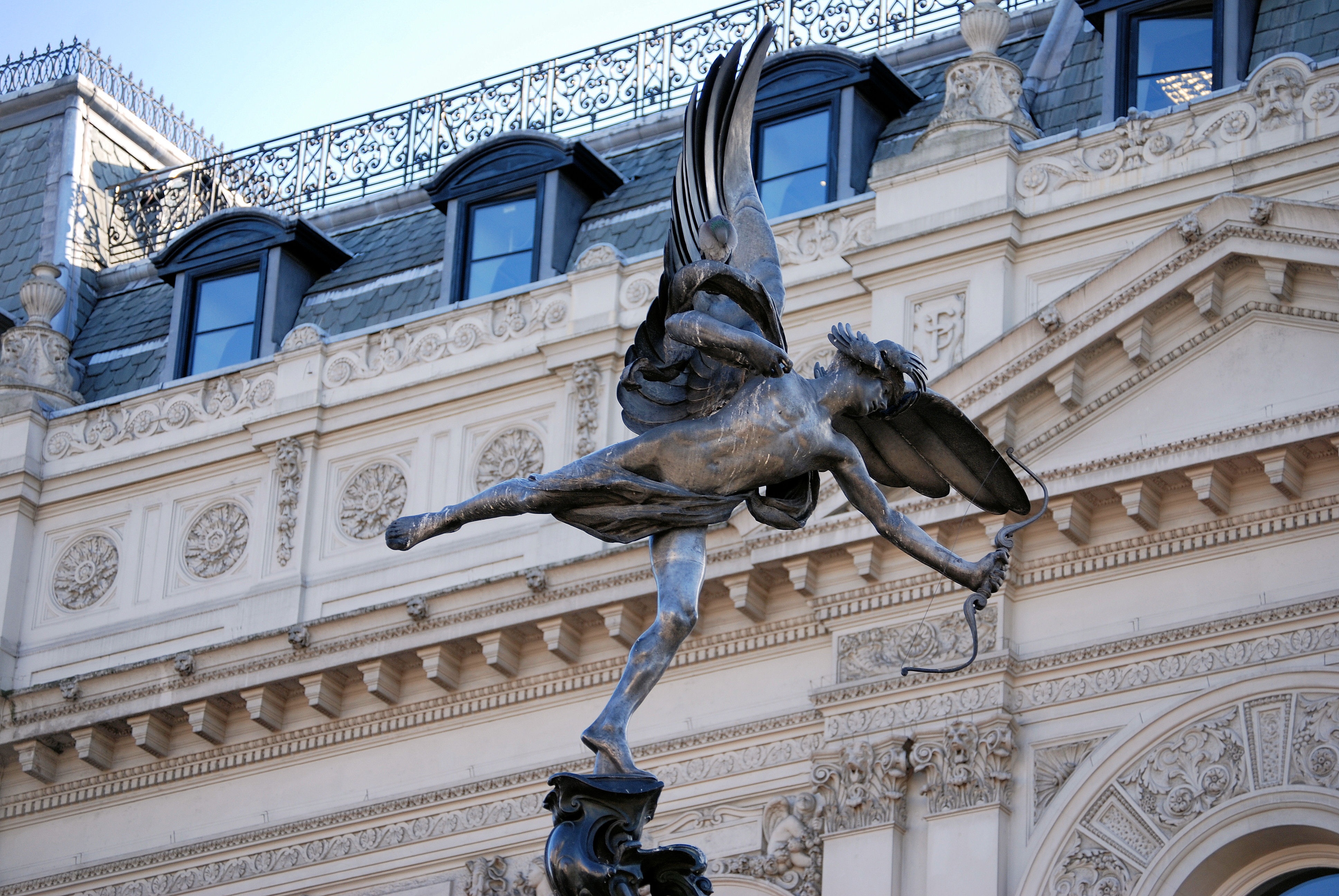 male likeness, monument, craft, no people, architecture, representation, city, human representation, anteros, low angle view, ornate, built structure, art and craft, HD Wallpaper