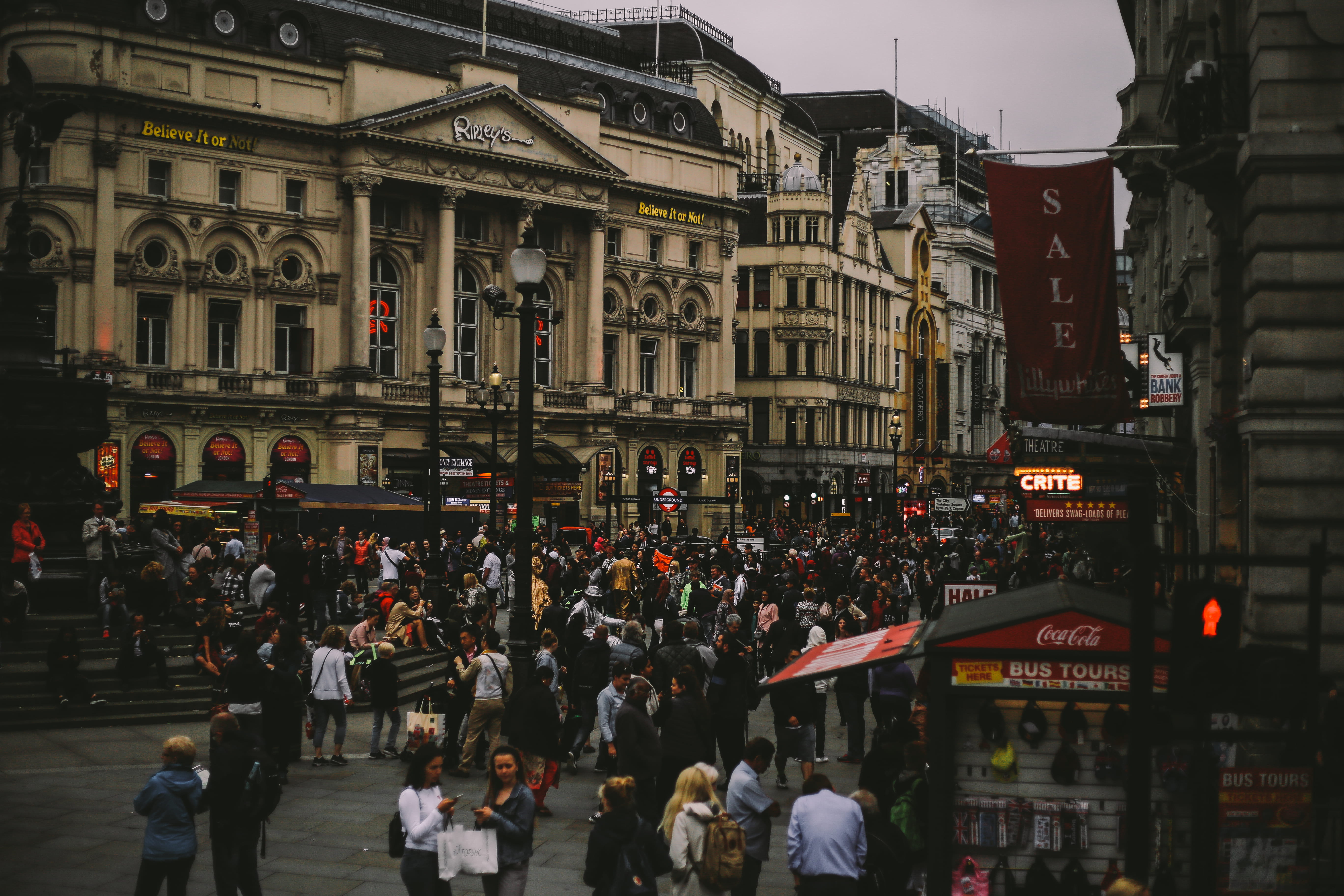 london, men, city street, real people, building exterior, outdoors, urban, town, lifestyles, clothing, shoe, person, uk, crowd, building, footwear, piccadilly circus, HD Wallpaper