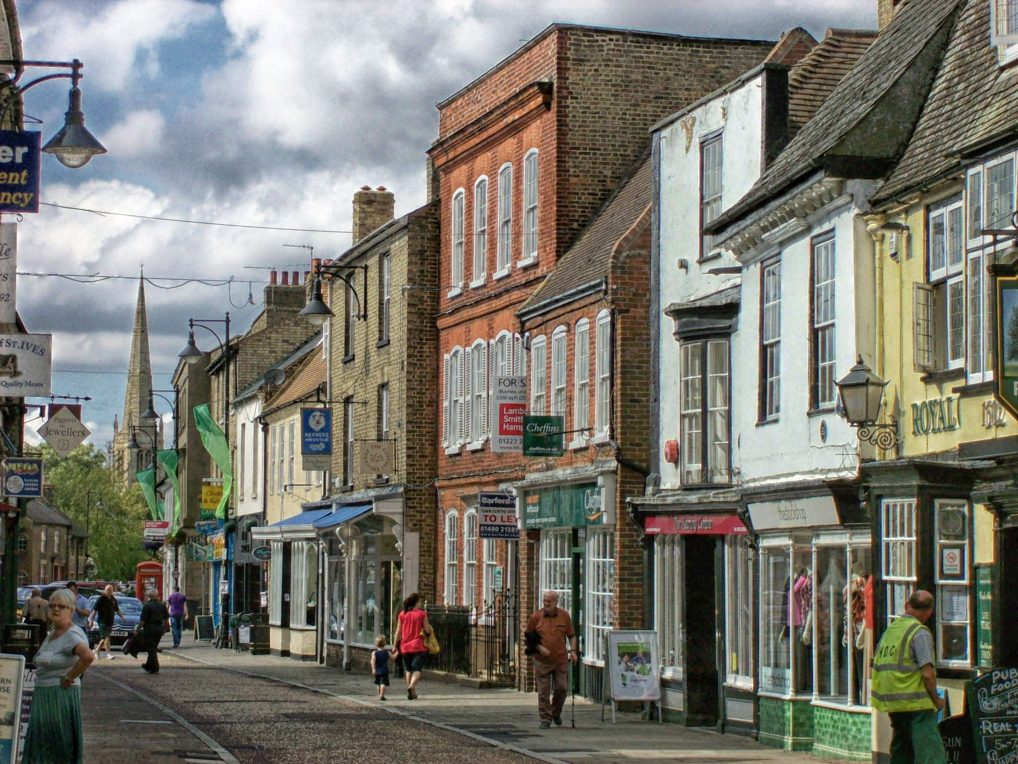 architecture, sky, great britain, adult, town, city, europe, old, people, building, house, incidental people, nature, cloud - sky, street, 1080P, walking, HD Wallpaper