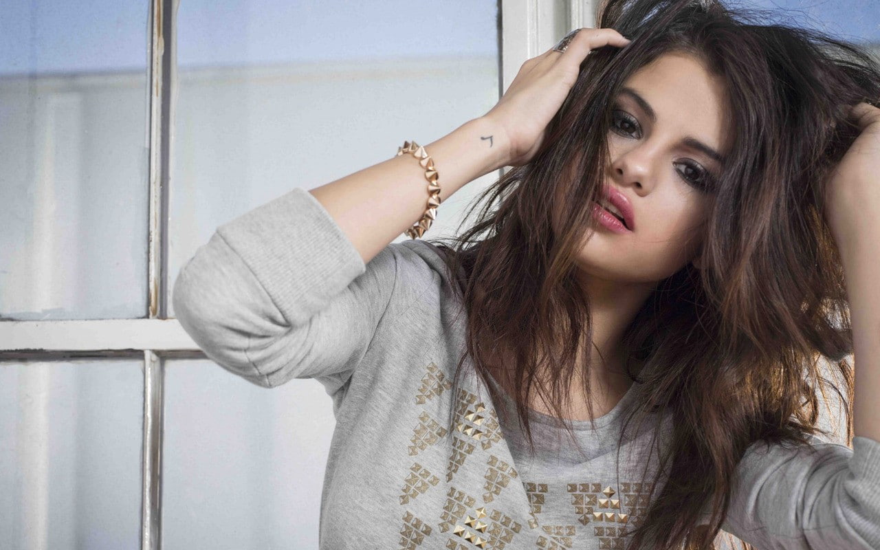 720P, casual clothing, beauty, Selena Gomez, long hair, looking at camera, indoors, headshot, portrait, young women, beautiful woman, brunette, one person, HD Wallpaper