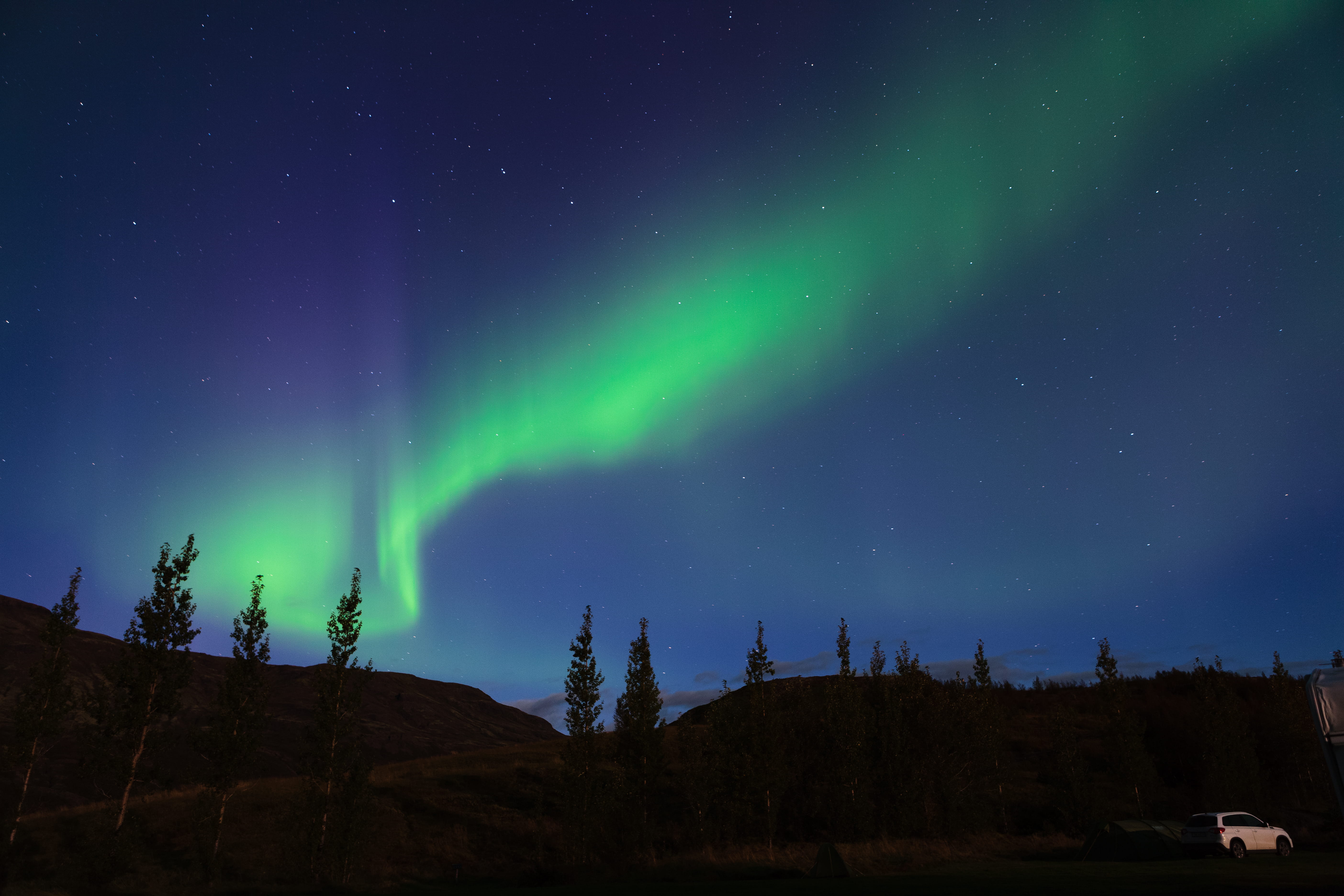 aurora boreali, no people, silhouette, northern lights, 5K, lansdscape, boriales, aurora, tranquility, car, illuminated, sky, green color, photo, iceland, HD Wallpaper