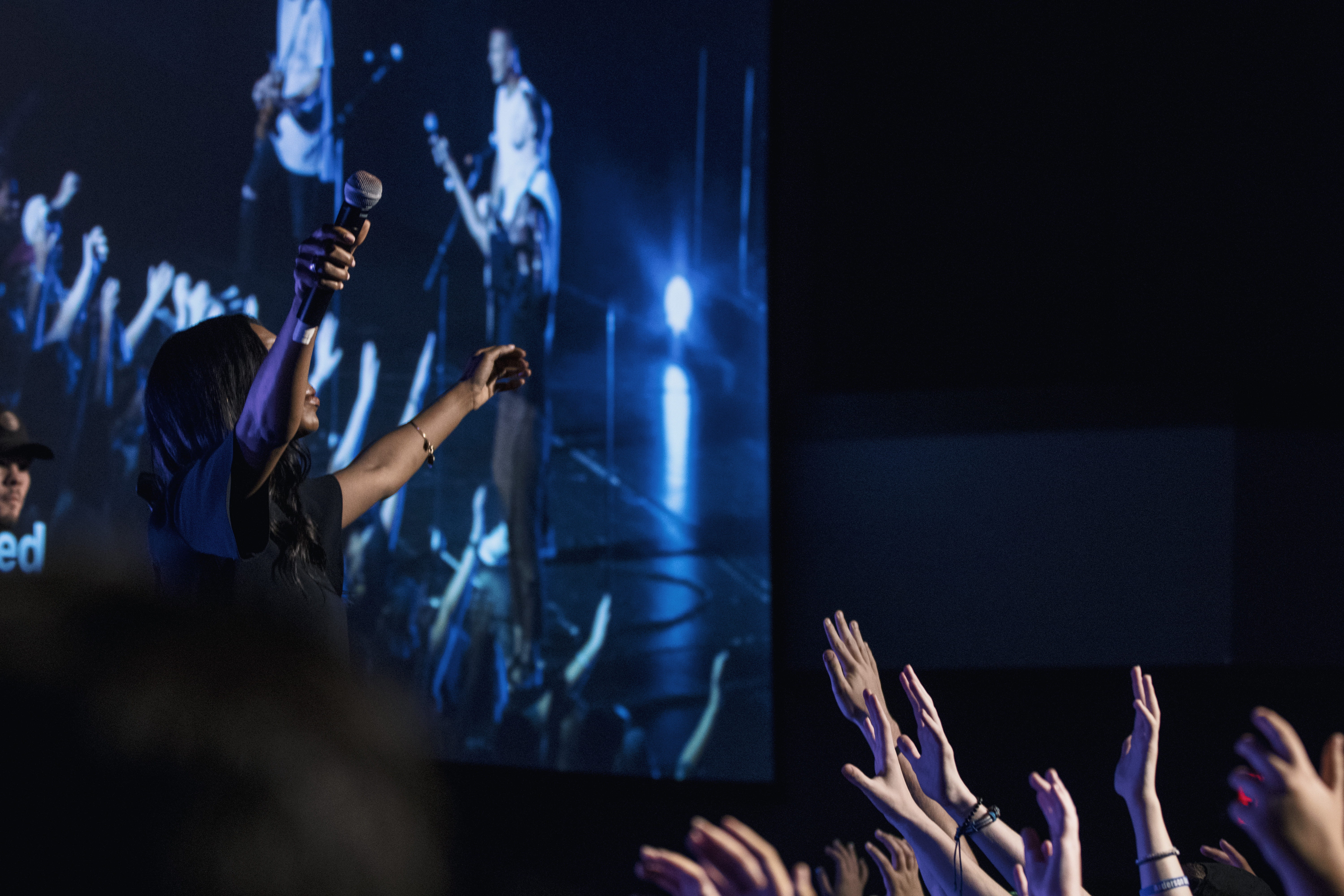 stage - performance space, body part, love, performing arts event, night, spectator, light, excitement, crowd, front, adult, popular music concert, human limb, HD Wallpaper