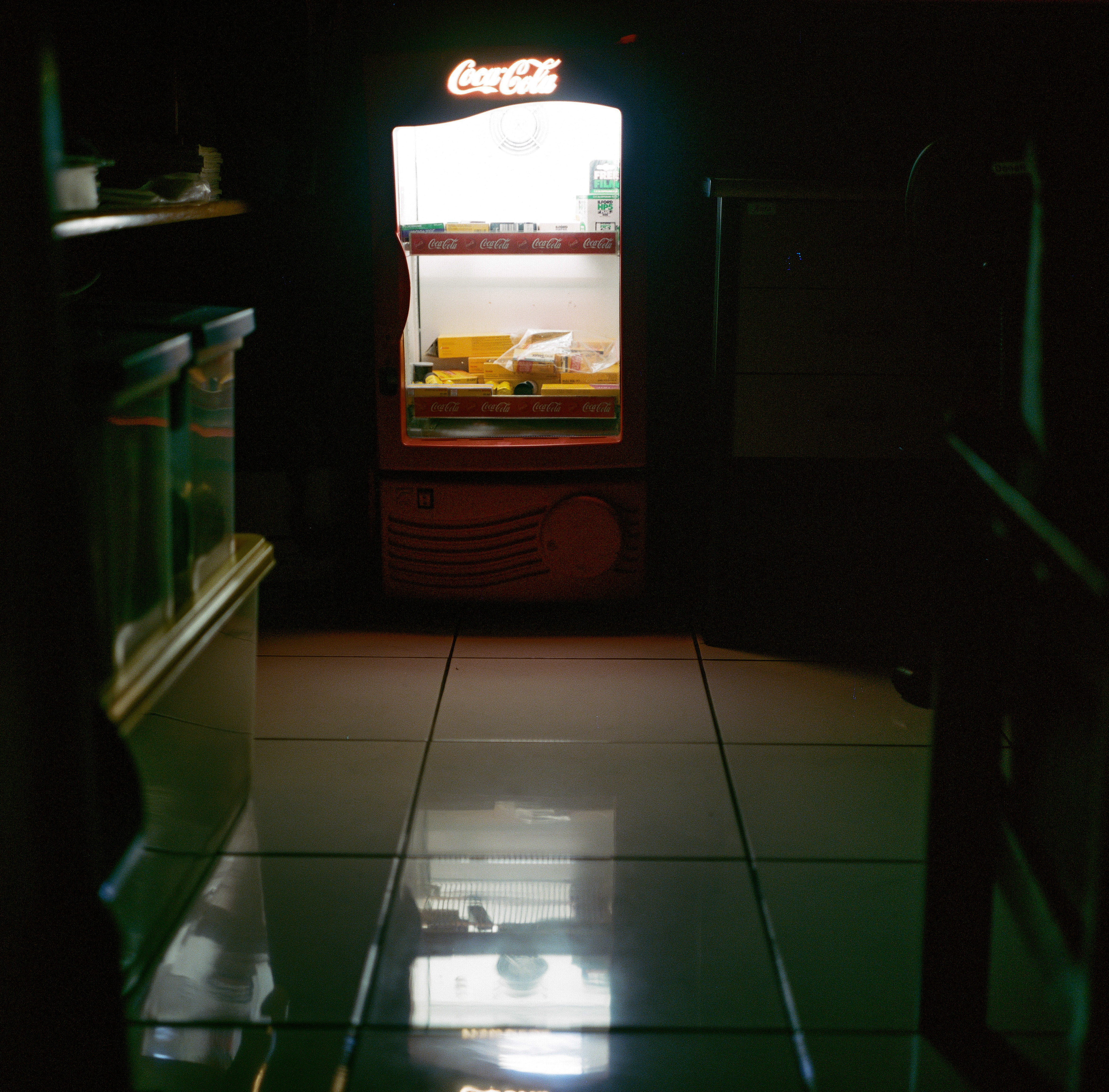 ilford, photography, kitchen, films, coke, domestic room, flooring, food, analog, chiller, tile, kodak, illuminated, darkroom, business, absence, lighting equipment, HD Wallpaper