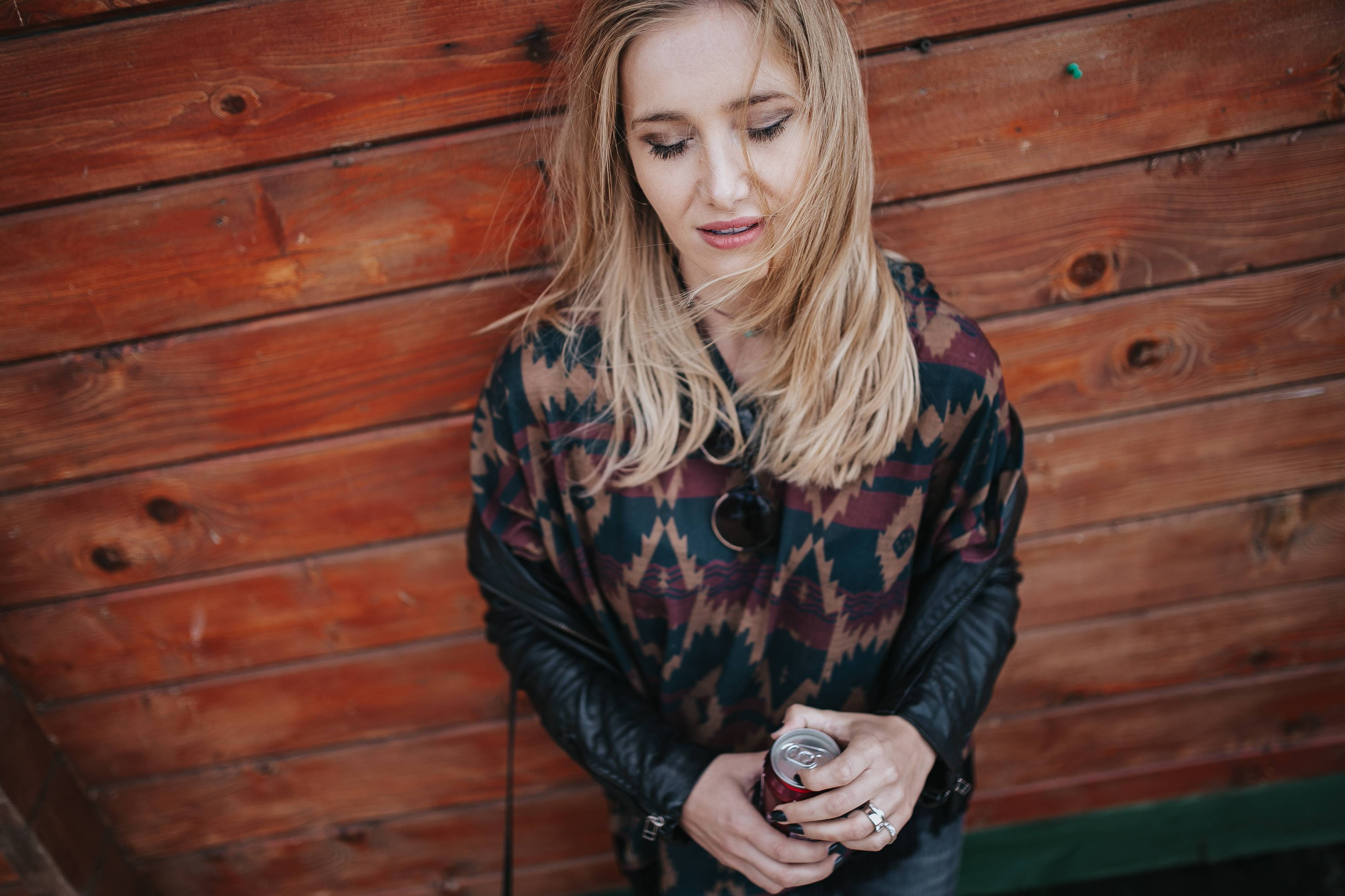 adult, one Person, wooden, can, 4K, holding, women, leisure activity, one Woman Only, females, real people, casual clothing, coke, hair, pretty, standing, HD Wallpaper