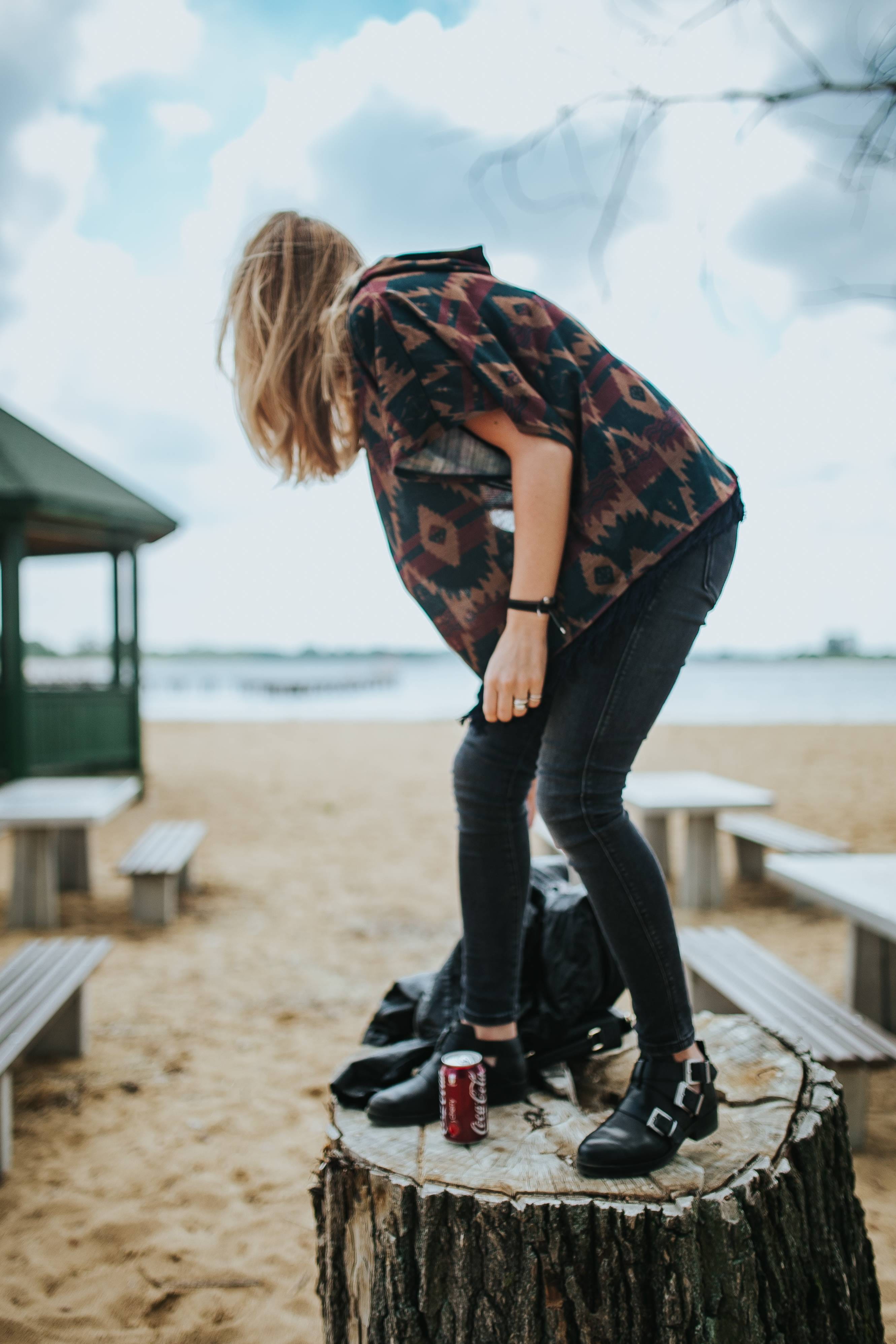 focus on foreground, beach, relaxing, standing, lifestyles, relaxation, people, leisure activity, sand, adult, pretty, can, coca-cola, girl, hairstyle, Phone HD Wallpaper