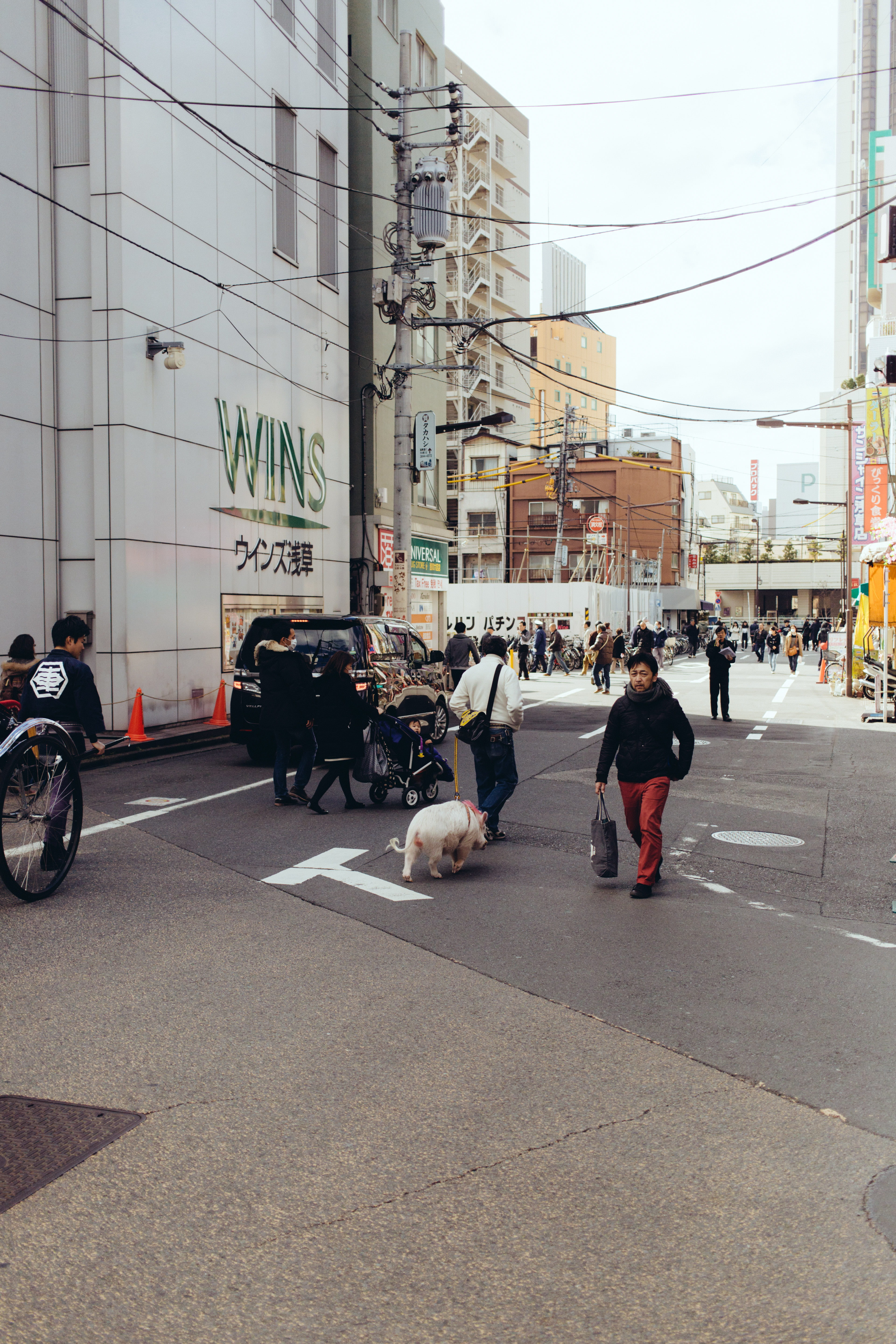 group of people, city street, land vehicle, office building exterior, taito, city, built structure, mode of transportation, outdoors, japan, tokio, city life, Phone HD Wallpaper