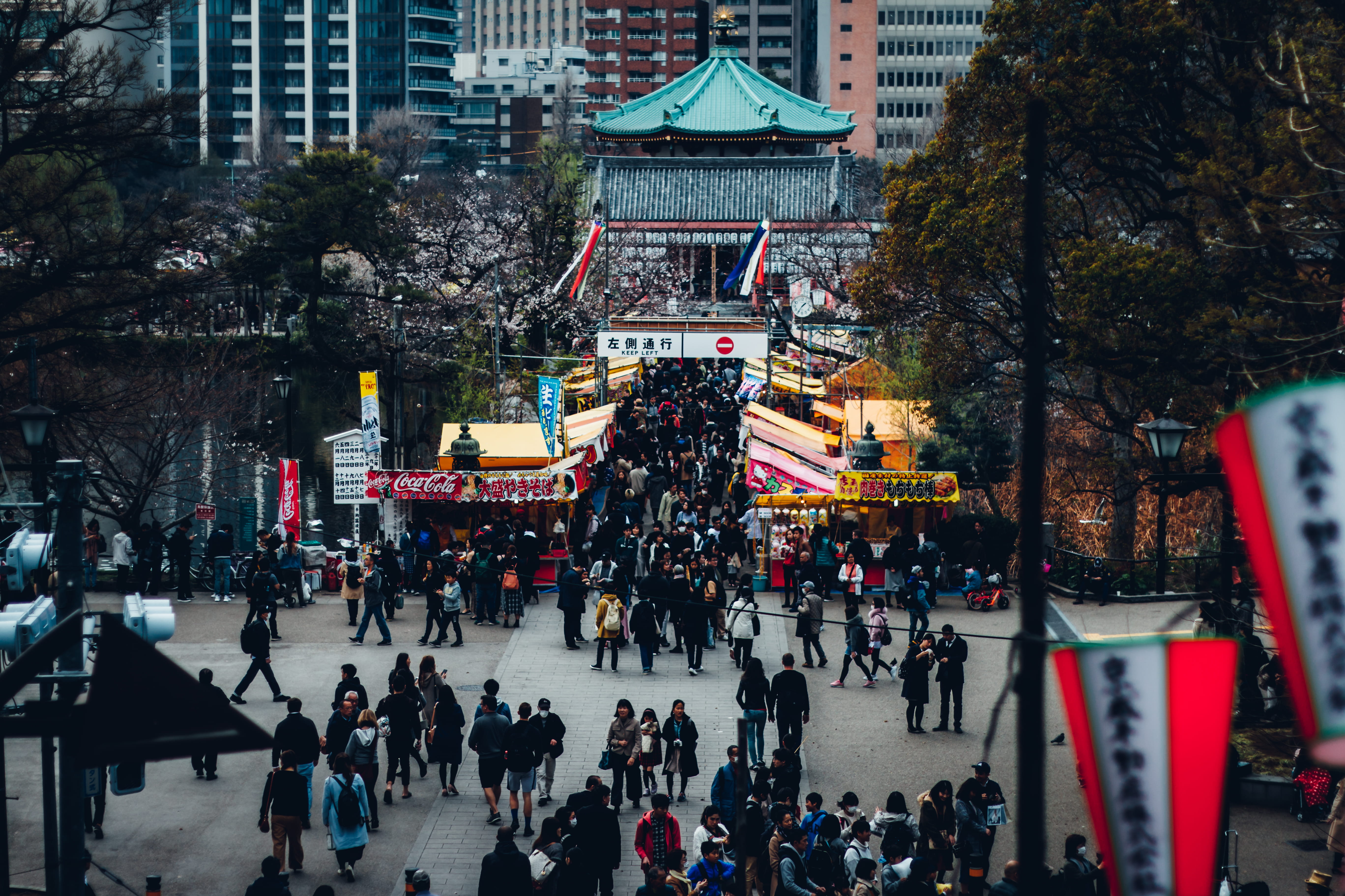city, women, taito city, temple, outdoors, crowd, pedestrian, town, lifestyles, group of people, vacation, metropolis, building, person, worship, 2 uenokoen, HD Wallpaper