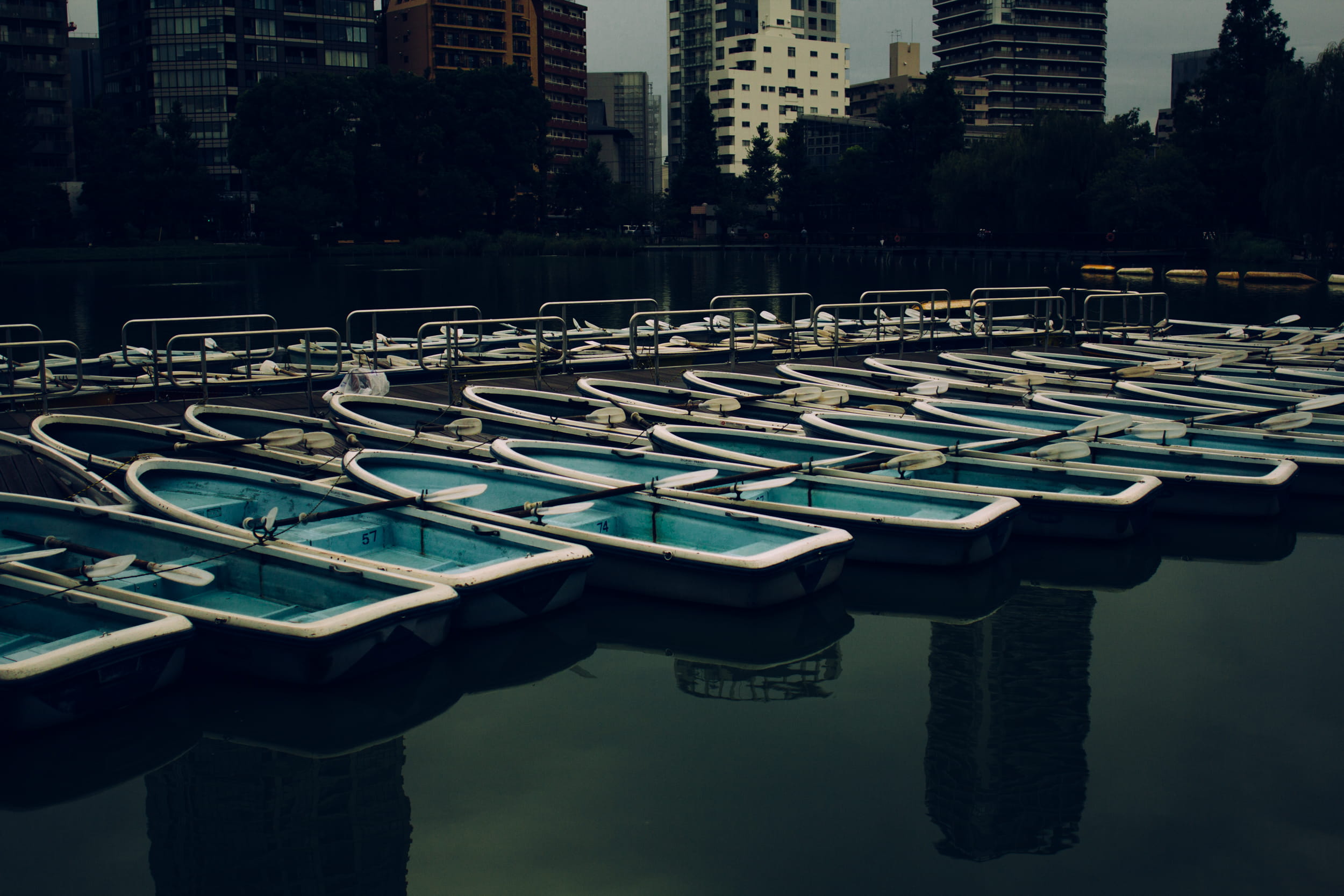 repetition, nature, lake, tokyo, taitō-ku, large group of objects, 1080P, built structure, japan, architecture, reflection, side by side, erie, ueno park, HD Wallpaper