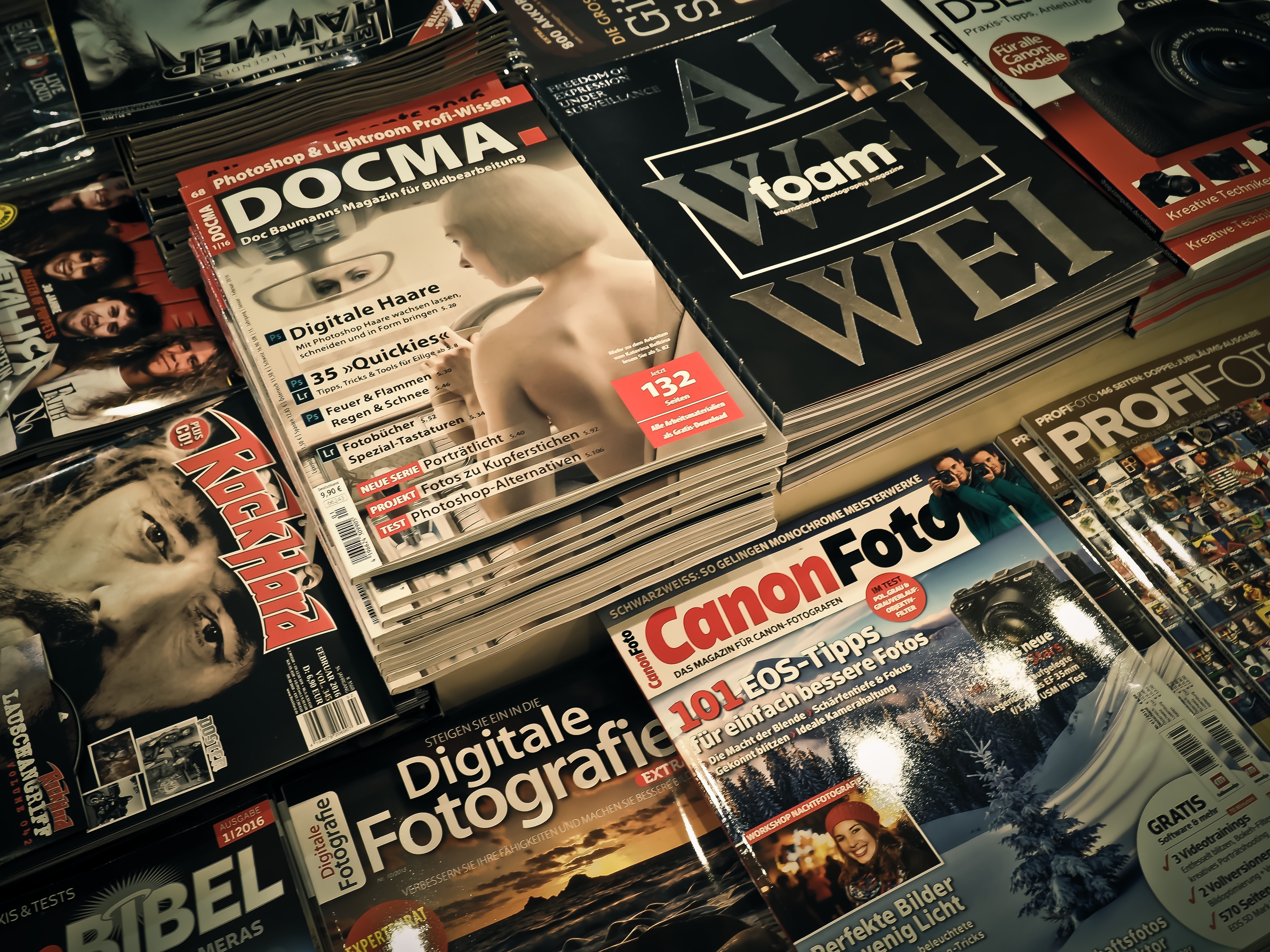 book trade, newspaper, western script, consumerism, non-western script, 4K, journalism, script, literature, store, large group of objects, indoors, magazines, HD Wallpaper