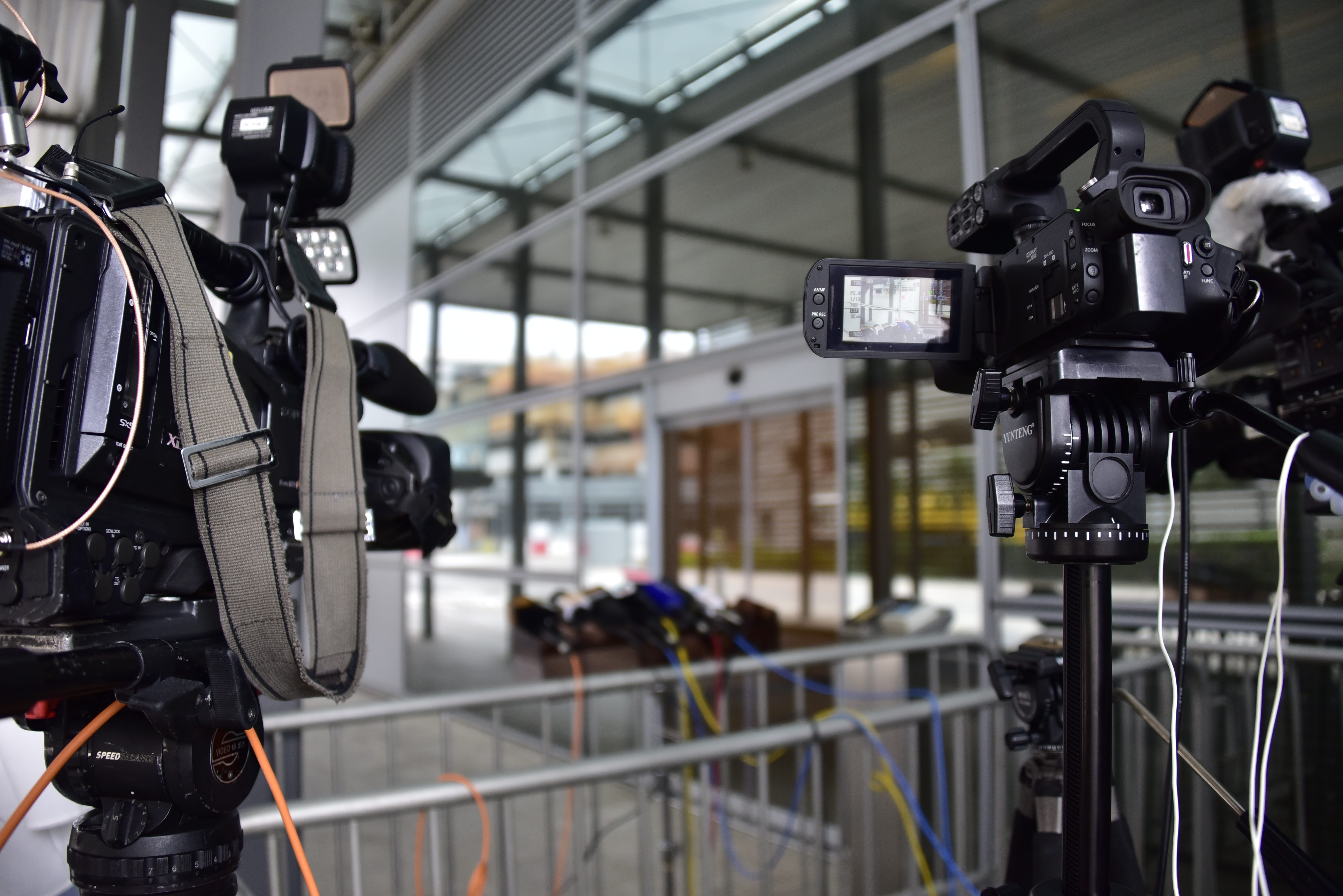 incidental people, digital camera, camera - photographic equipment, independence, journalism, information, television industry, focus on foreground, speech, HD Wallpaper