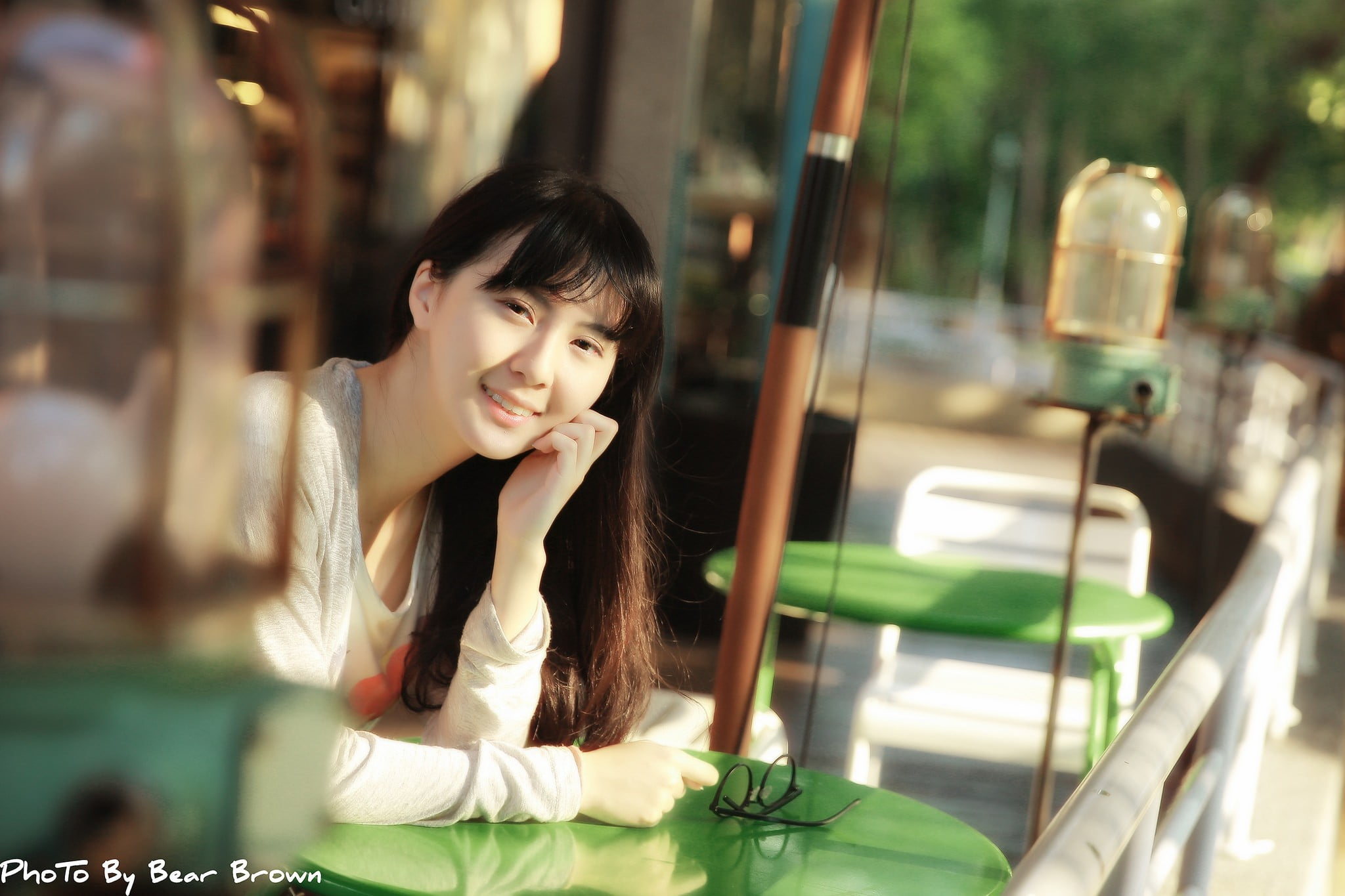 real people, leisure activity, hair, Asian, sitting, black hair, 1080P, beautiful woman, women, looking away, one person, young adult, focus on foreground, HD Wallpaper