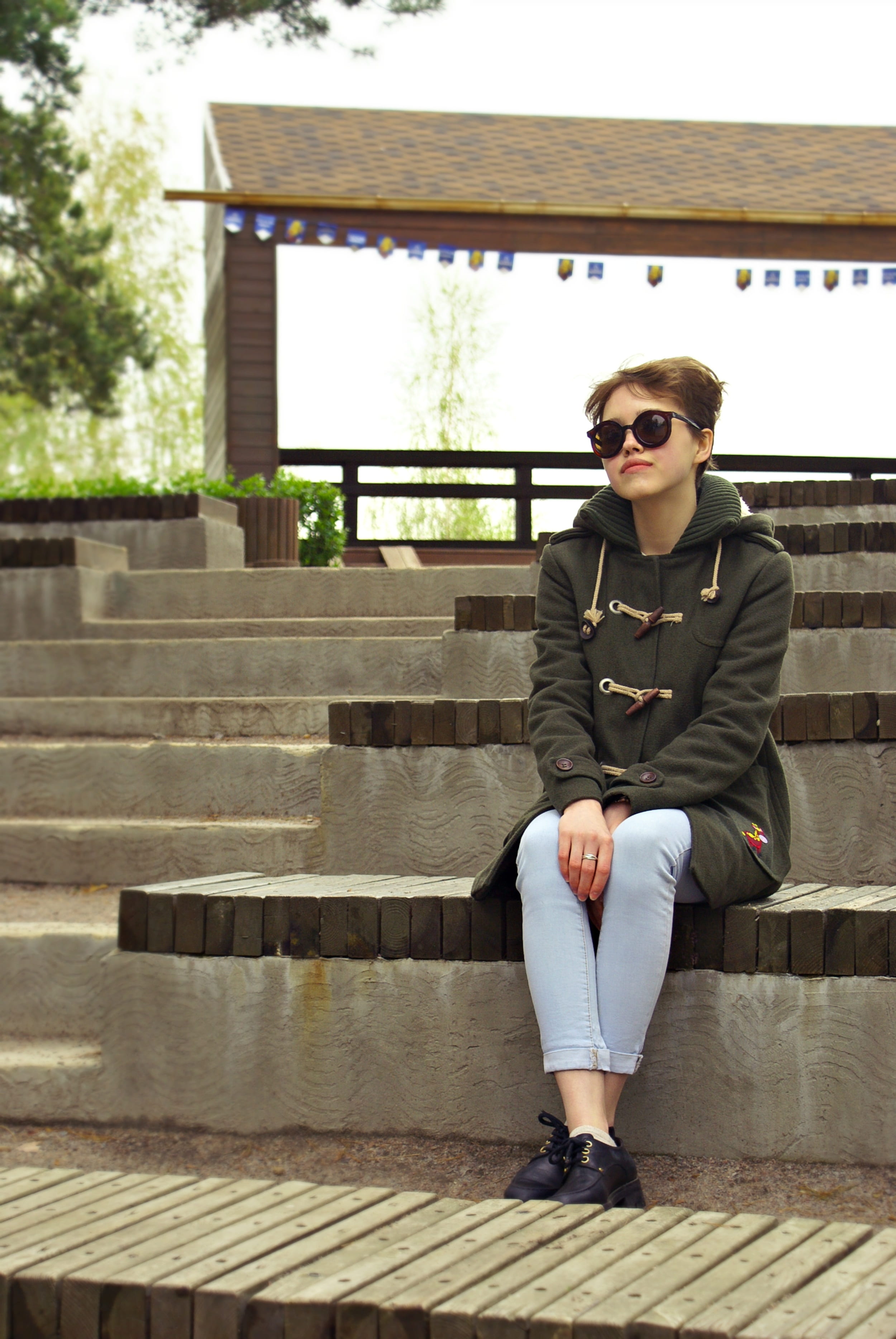 autumn, full length, young adult, russian, park, jeans, beautiful woman, staircase, photoshoot, day, contemplation, glasses, front view, casual clothing, Phone HD Wallpaper