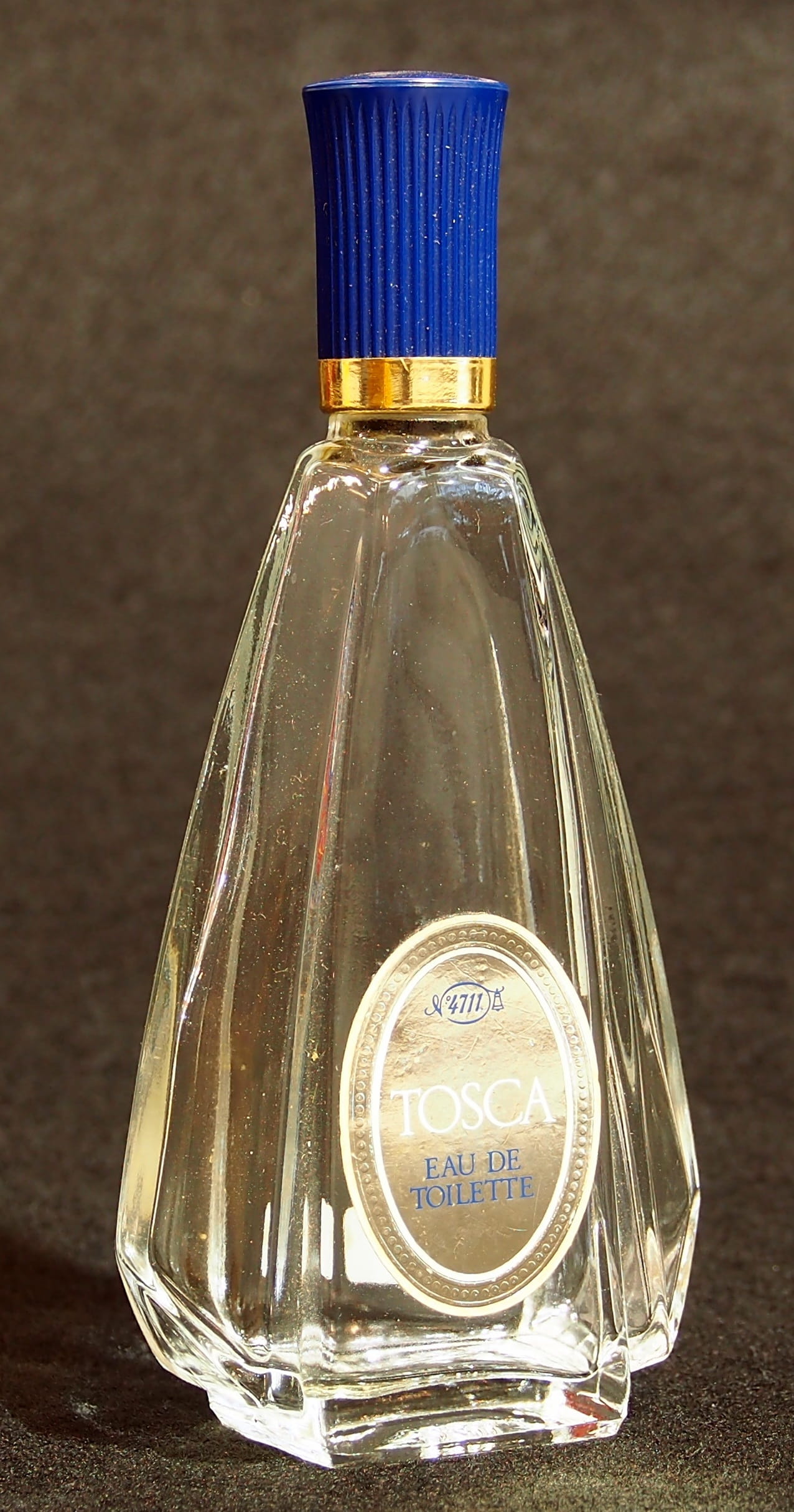 focus on foreground, lighting equipment, Perfume, essential, odor, lid, 1080P, bottle, still life, close-up, liquid, transparent, food, Tosca, Vintage, Phone HD Wallpaper