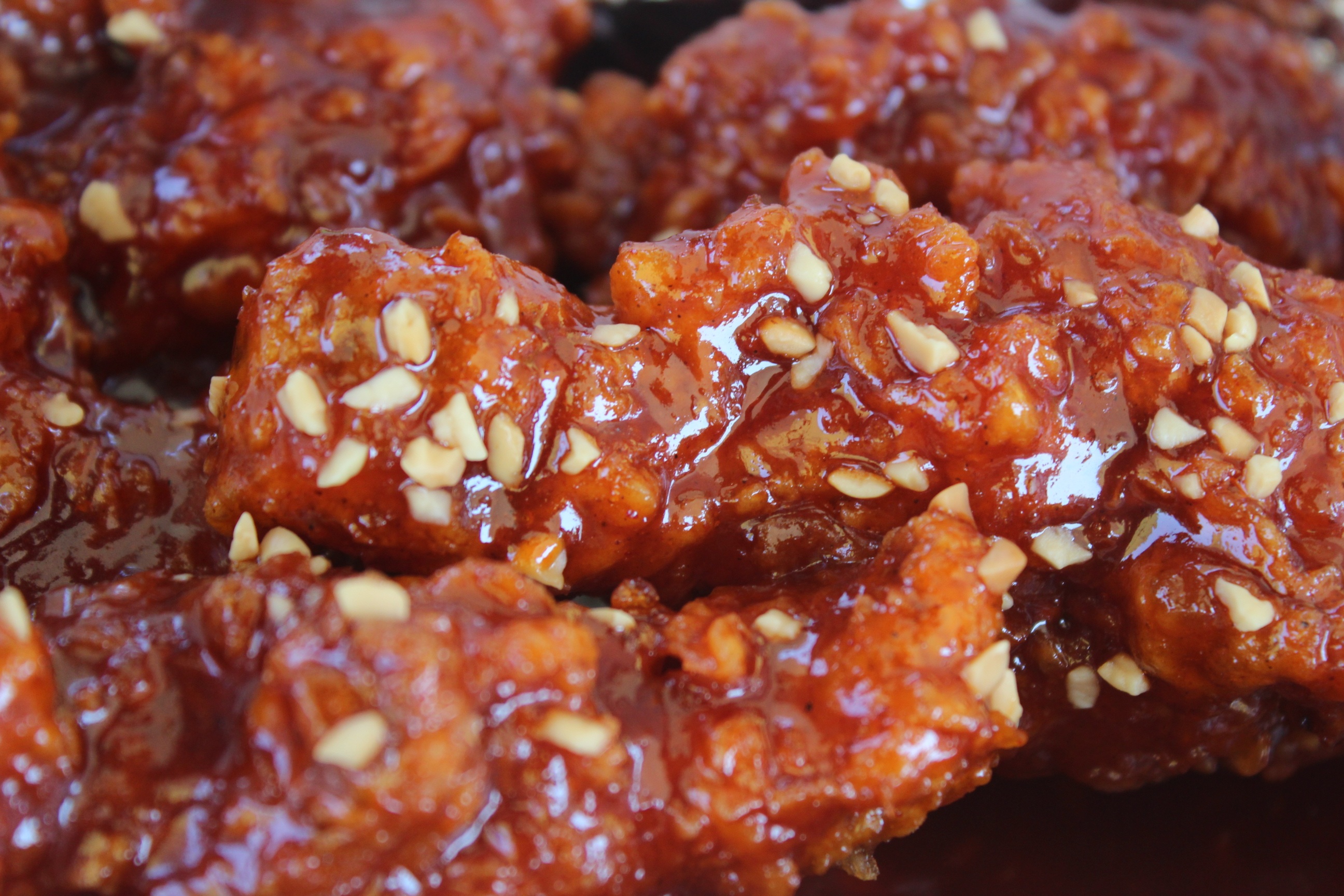 focus on foreground, healthy eating, wellbeing, dish, meat, korean chicken, snack, indoors, food and drink, food, 2K, still life, temptation, close-up, HD Wallpaper