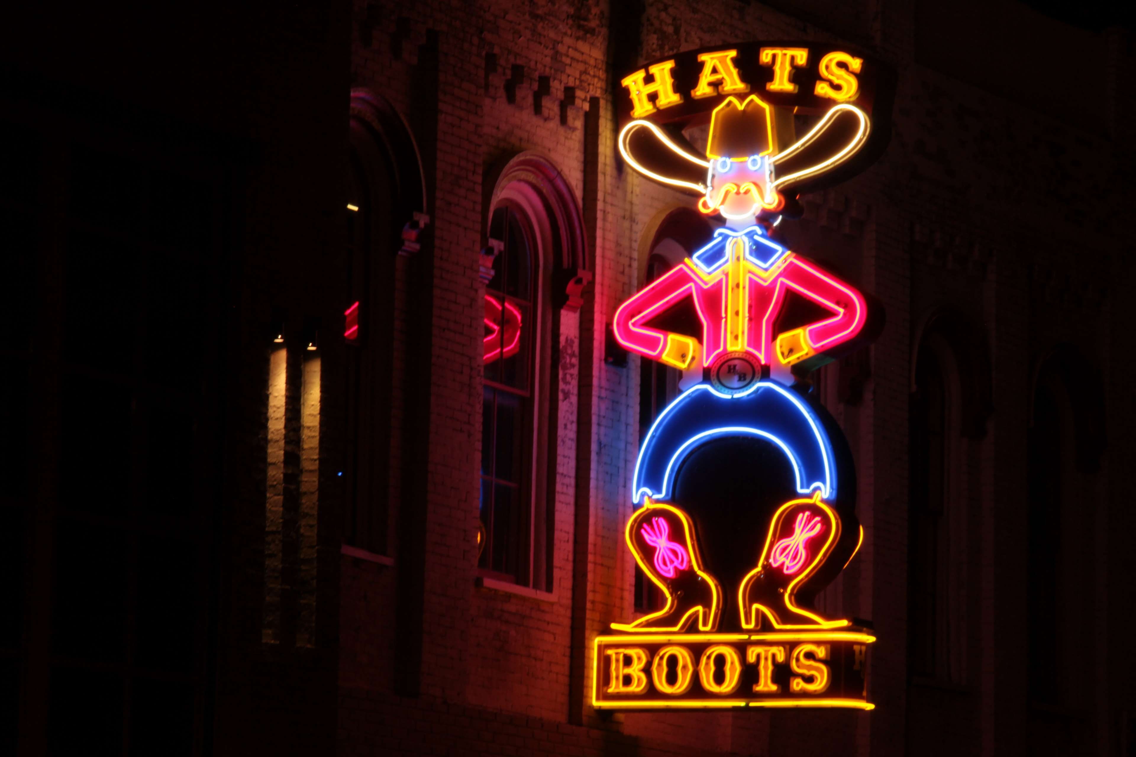 tennessee, neon, glowing, no people, excitement, neon sign, travel, arts culture and entertainment, western script, building exterior, nightlife, city, HD Wallpaper
