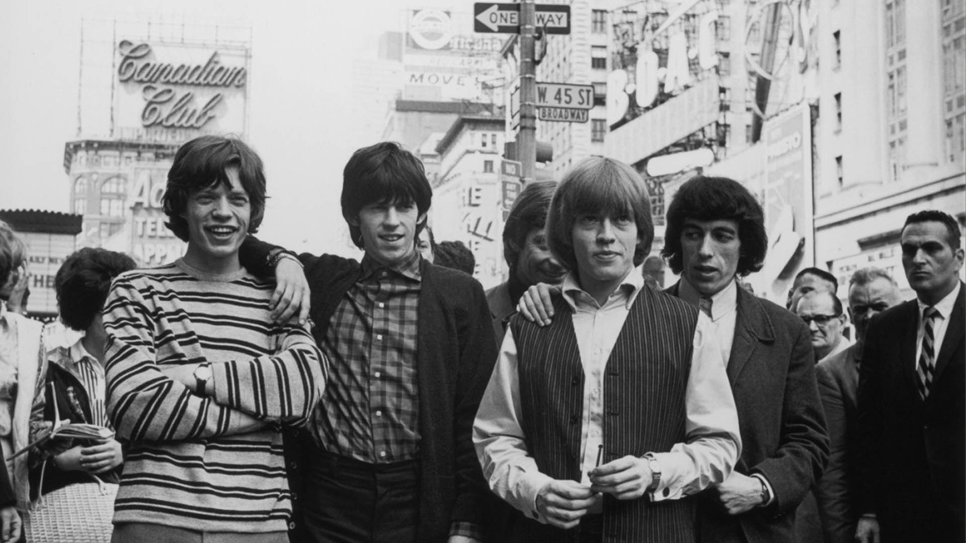 teenager, the rolling stones, standing, men, casual clothing, people, waist up, real people, lifestyles, 1080P, smiling, building exterior, togetherness, HD Wallpaper