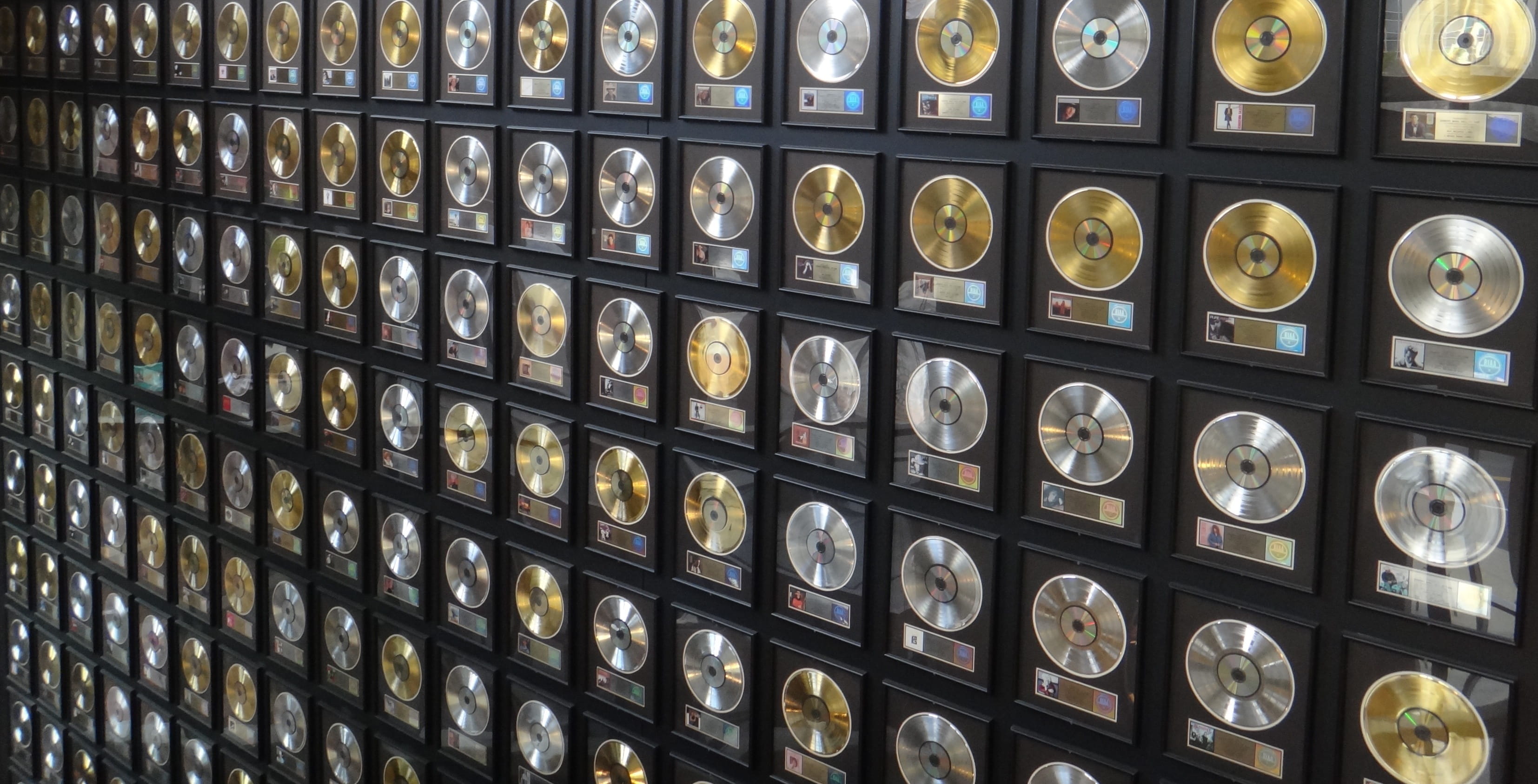 music, close-up, full frame, repetition, Gold, pattern, disc, light, silver, indoors, shiny, in a row, scarf plate, compact, 2K, shape, decoration, large group of objects, HD Wallpaper