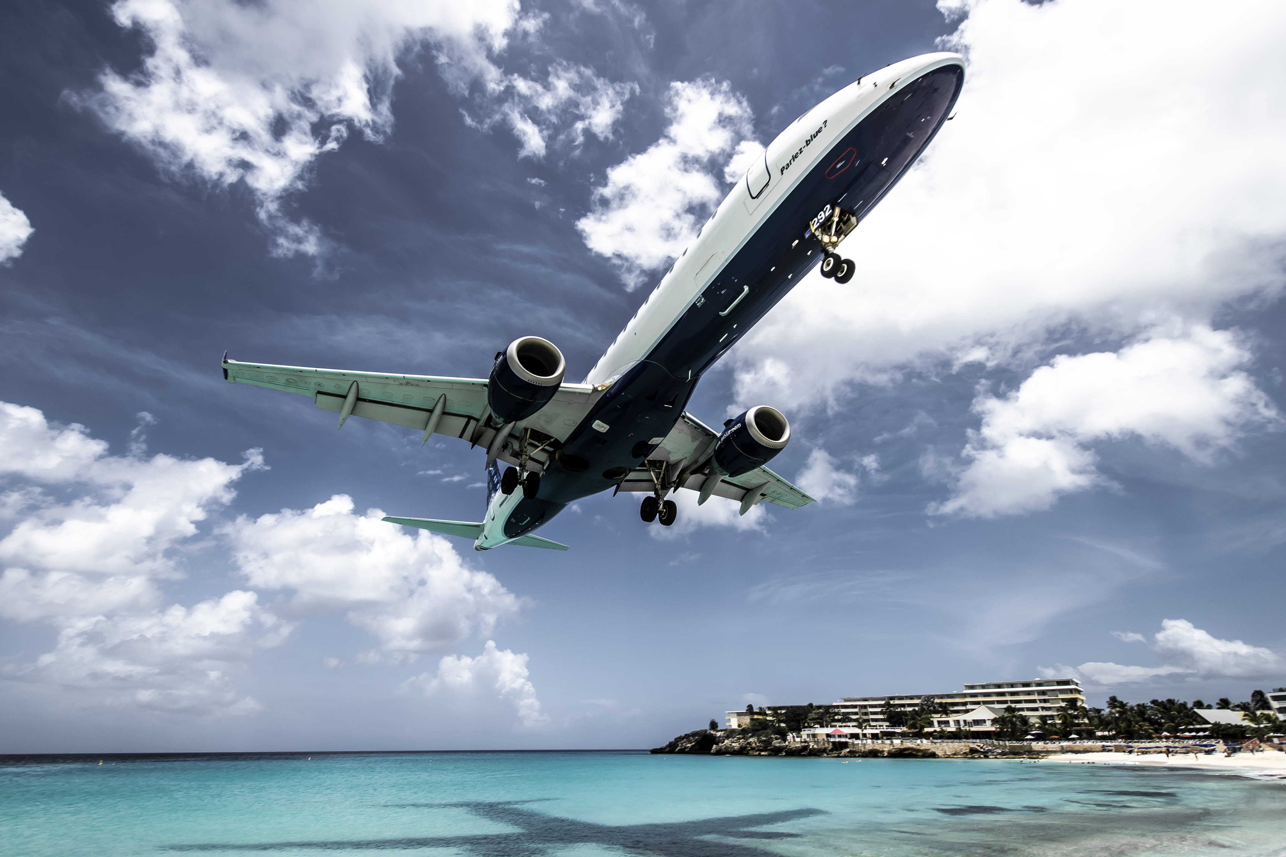 white sands, blue water, nature, airliner, low flying airplane, vehicle, cloud - sky, beach, st maarten, mode of transportation, saint martin, crystal blue water, HD Wallpaper