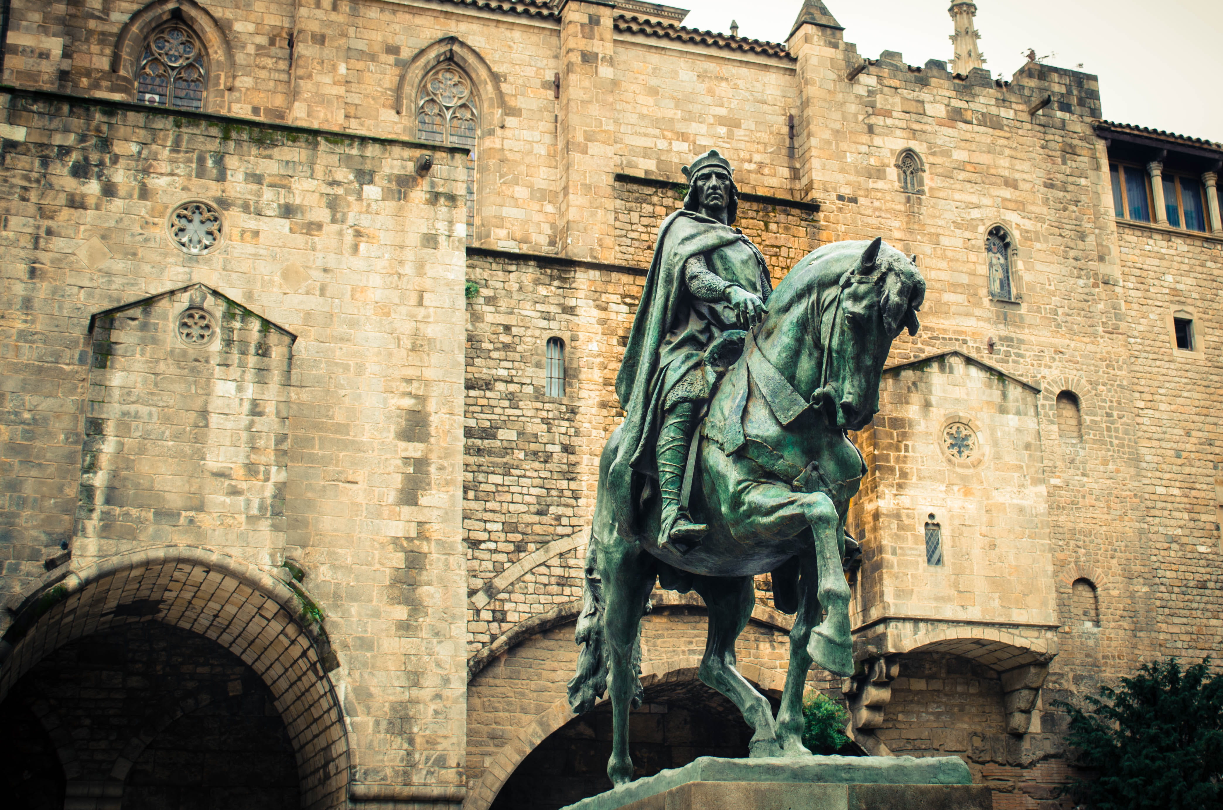 day, building, art and craft, no people, statue, travel destinations, tourism, representation, cathedral, barcelona, monument, spain, gothic, creativity, HD Wallpaper