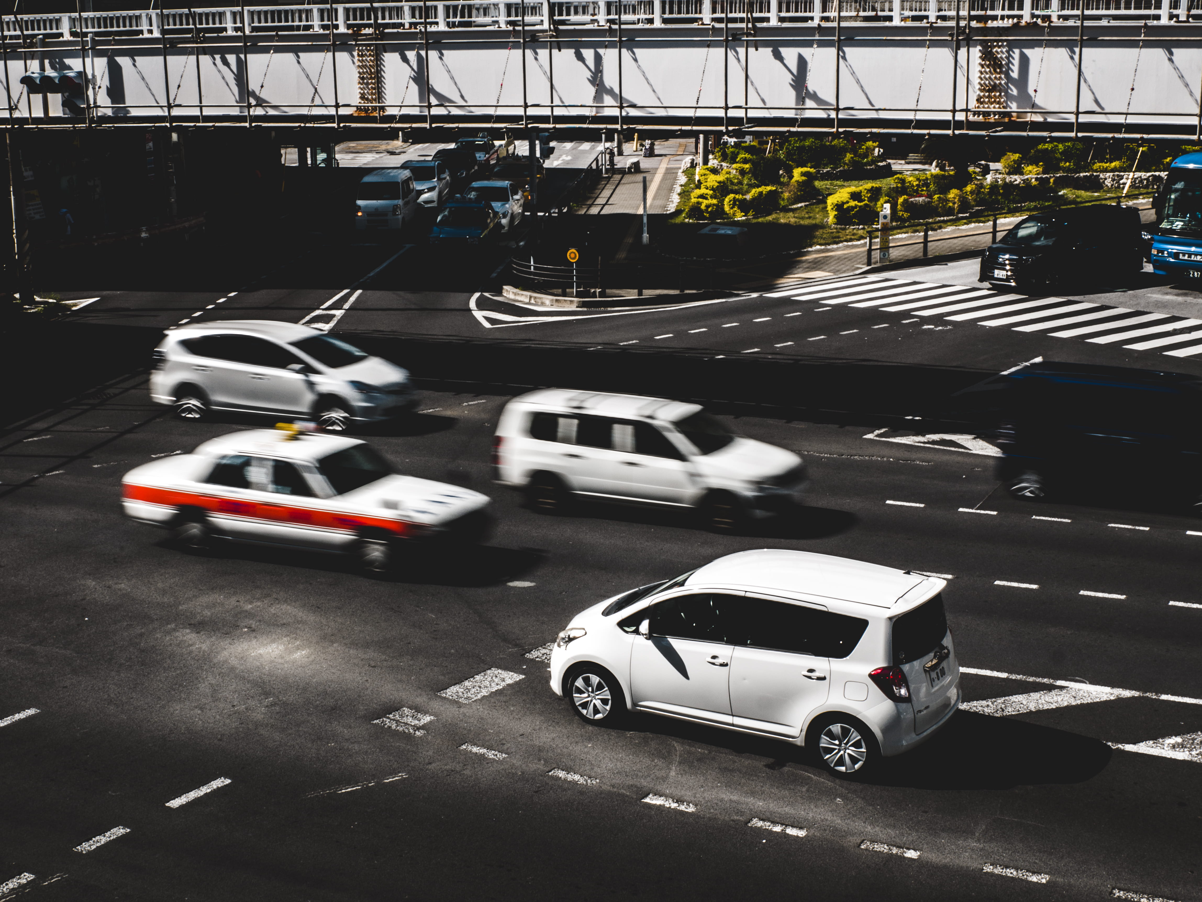 no people, white, transportation, okinawa, city, 4K, road marking, road, street, japan, black, cars, crossing, built structure, day, ramon kagie, on the move, HD Wallpaper