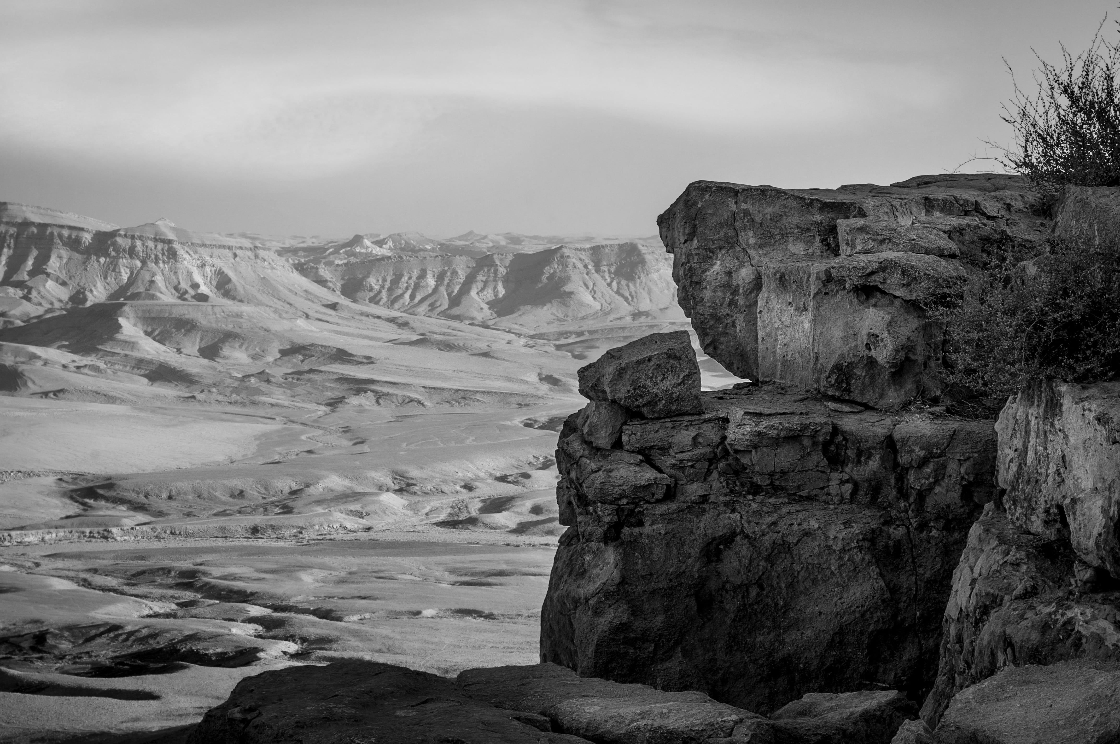 geology, land, day, tranquility, makhtesh ramon, 4K, mountain, outdoors, desert, formation, rock formation, arid climate, sky, beauty in nature, sand, HD Wallpaper