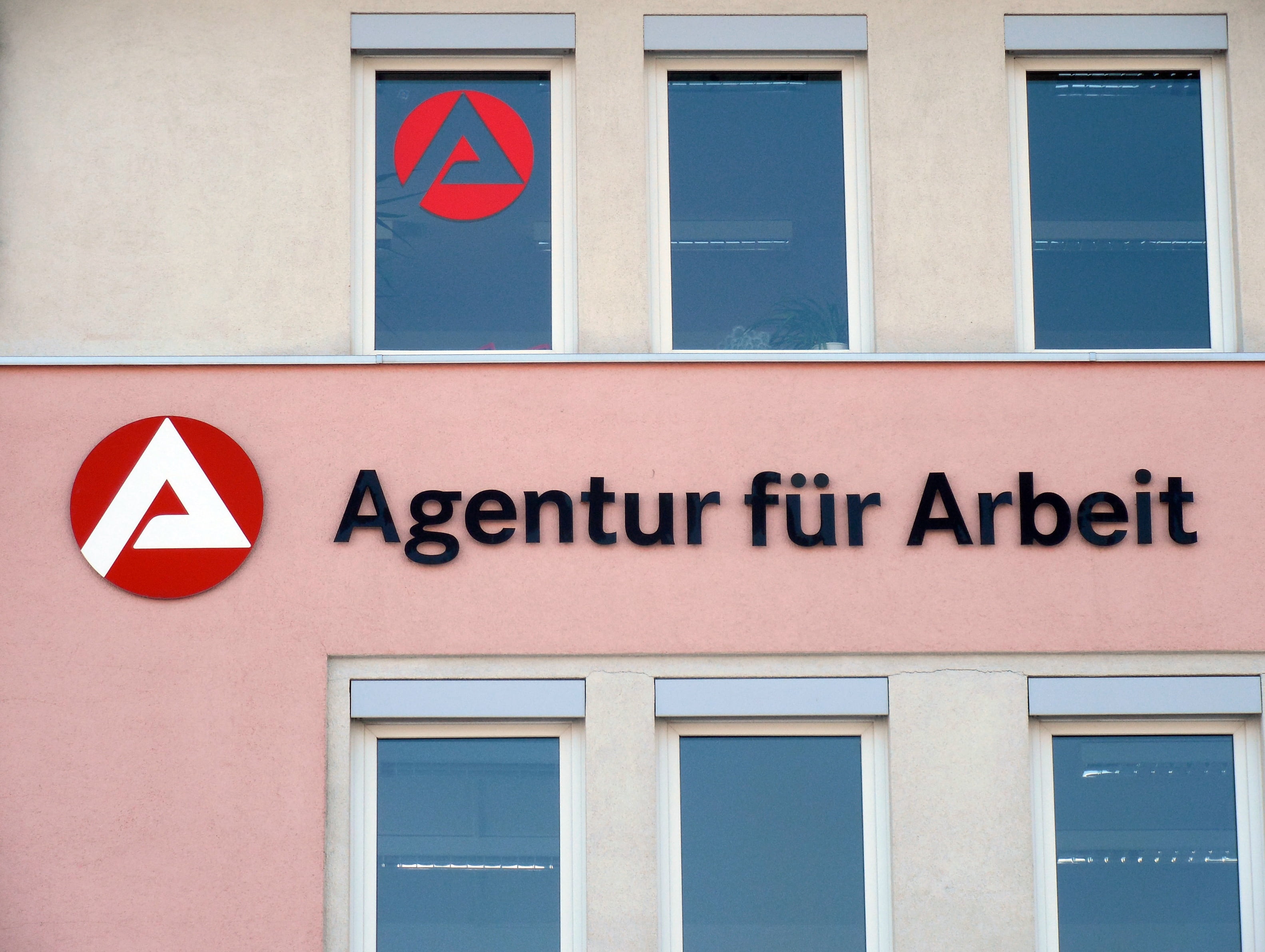 unemployment, communication, application, symbol, pink, gray, outdoors, fur, termination, no people, job placement, arrow symbol, agency, building, architecture, HD Wallpaper