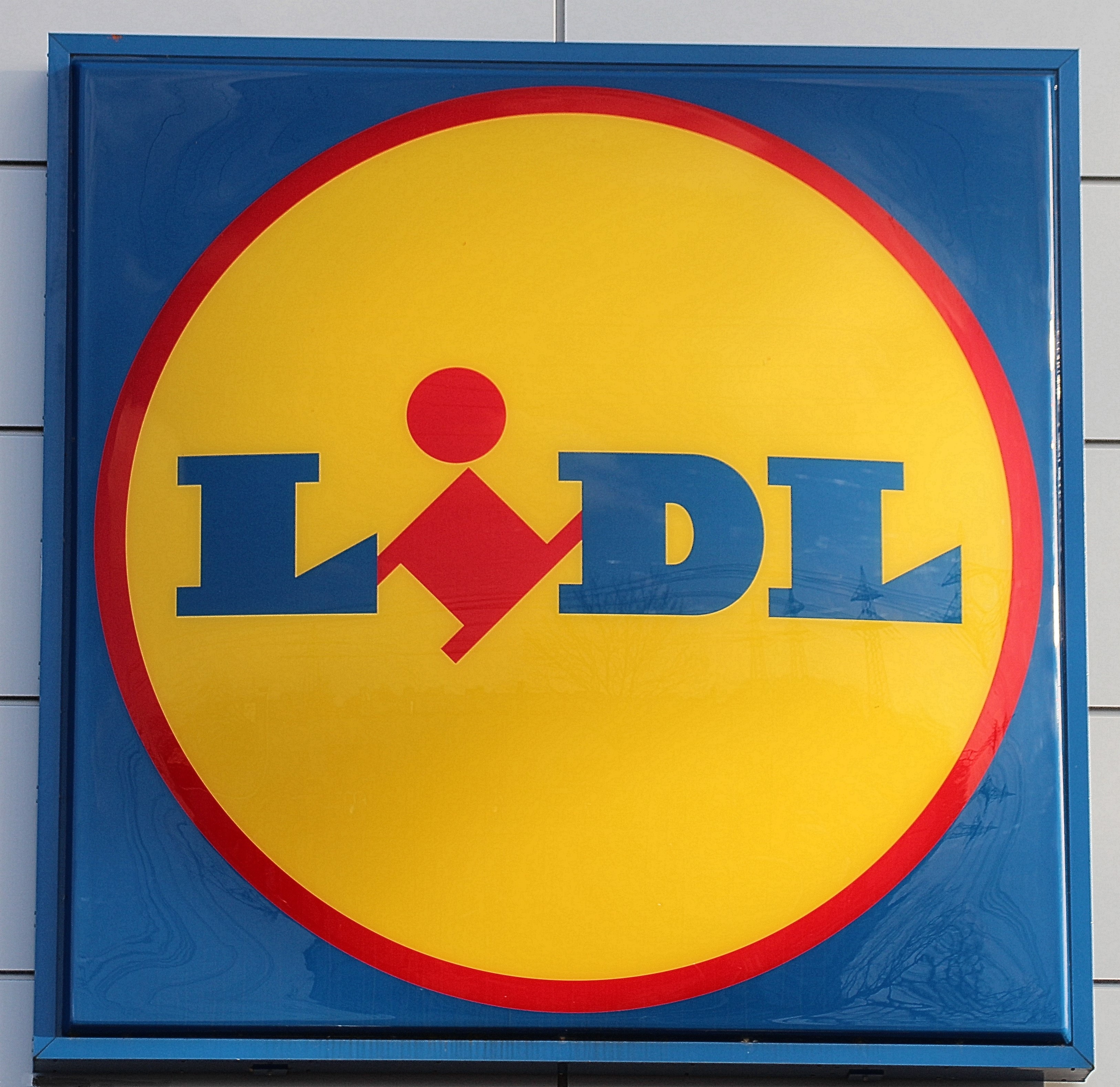 information sign, supermarket, close-up, advertising sign, lidl, 2K, circle, guidance, symbol, road sign, advertising, warning sign, blue, road, no people, HD Wallpaper