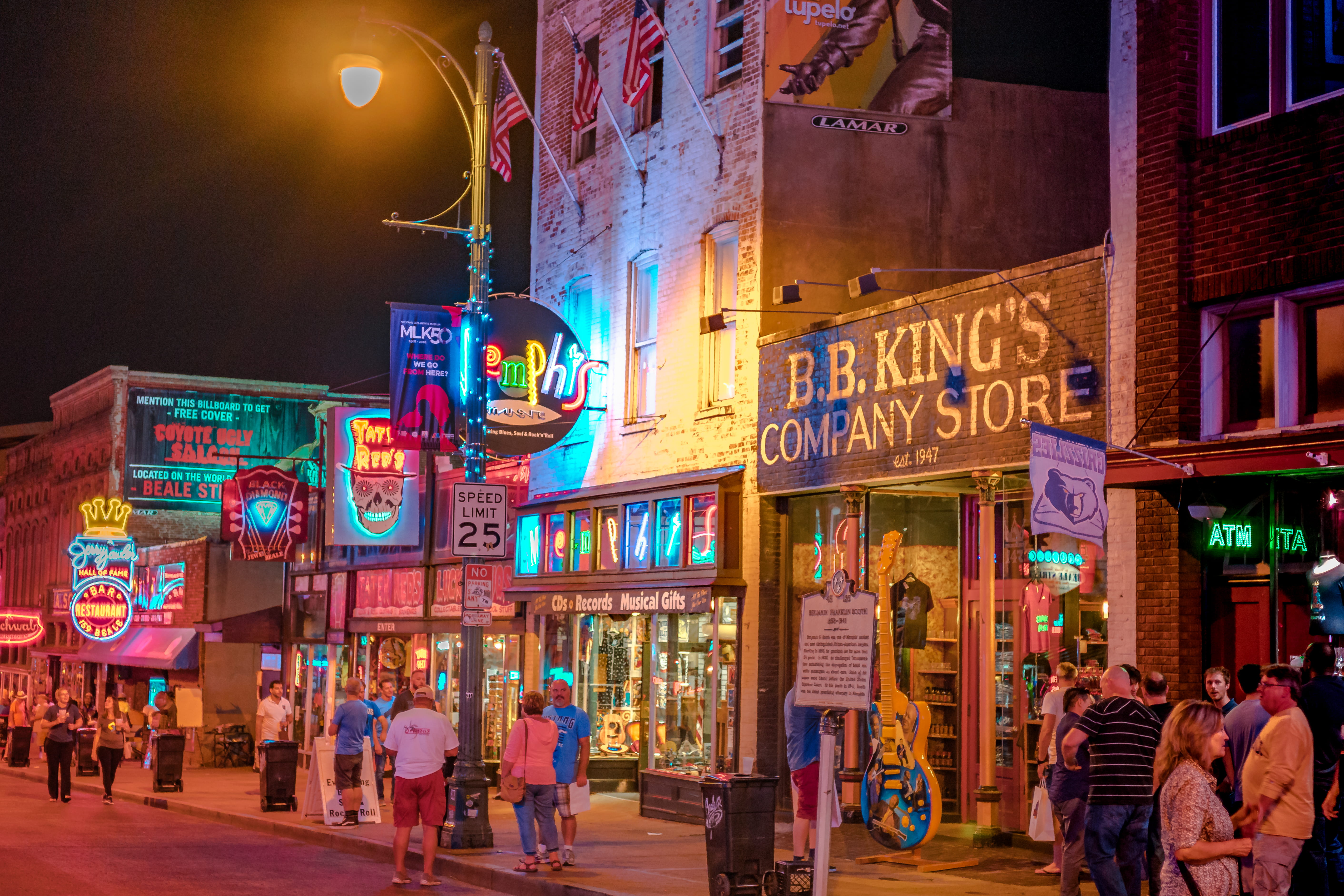 crowd, night, store, lifestyles, street, large group of people, outdoors, illuminated, nightlife, communication, text, city street, neon, women, memphis, HD Wallpaper