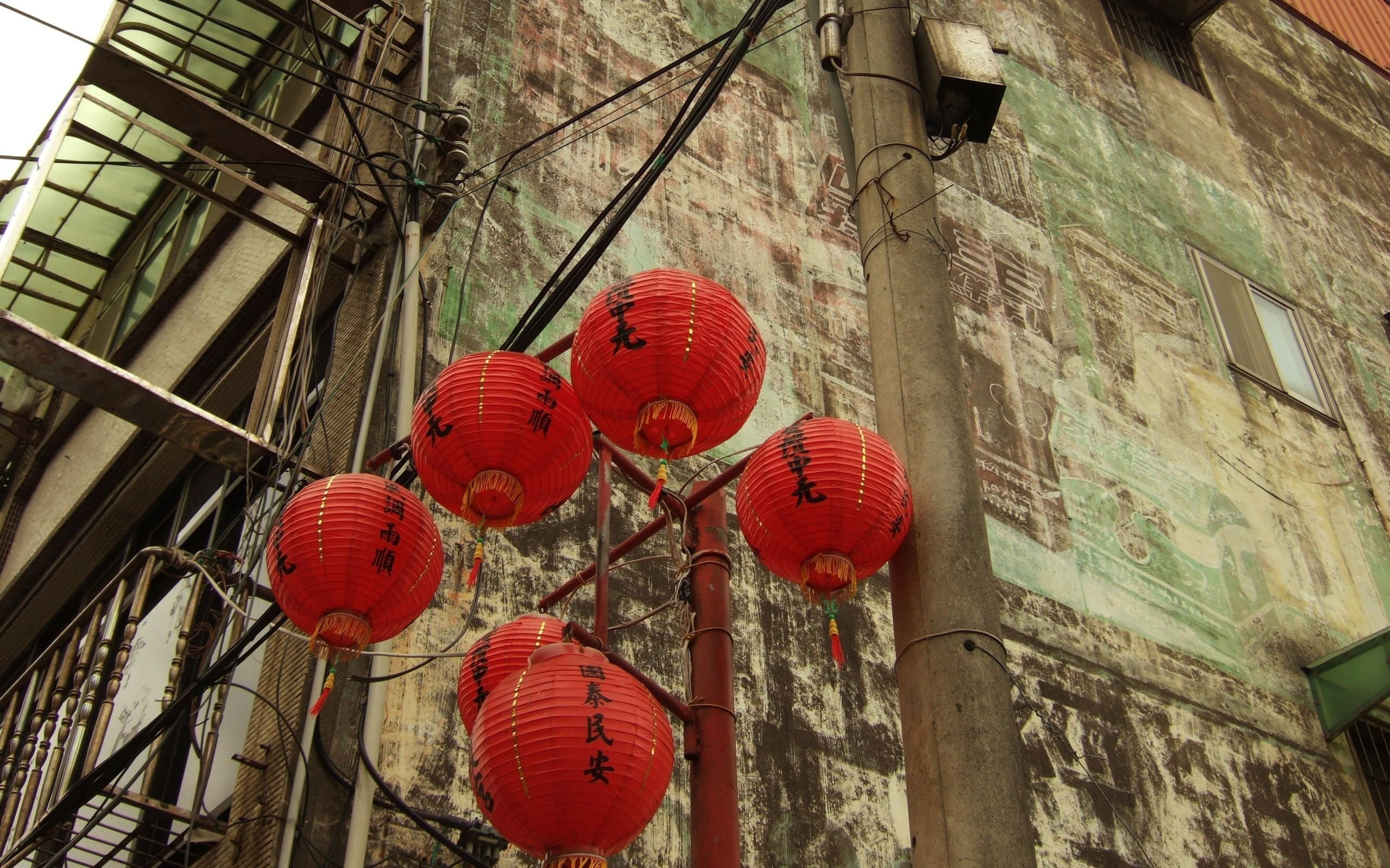 red, lantern, wall, cityscape, house, city, 2K, building, urban, HD Wallpaper