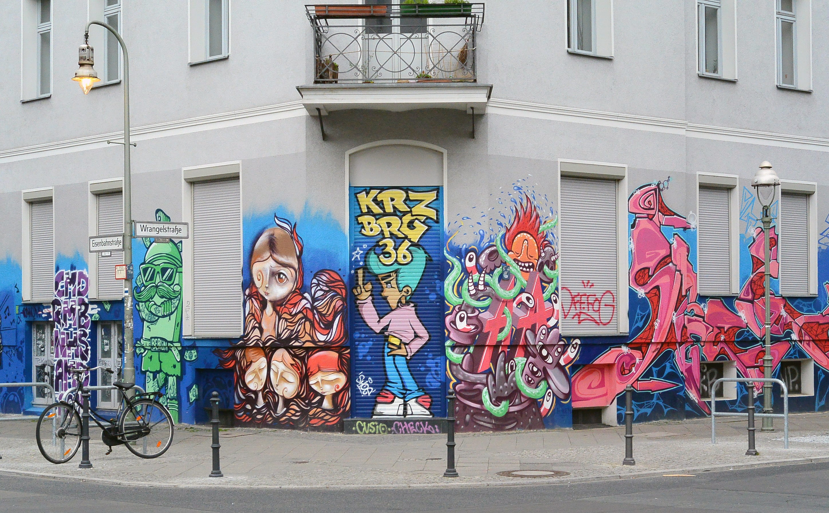 Street Art, building exterior, architecture, building, transportation, arts culture and entertainment, city, kreuzberg, outdoors, built structure, berlin, HD Wallpaper