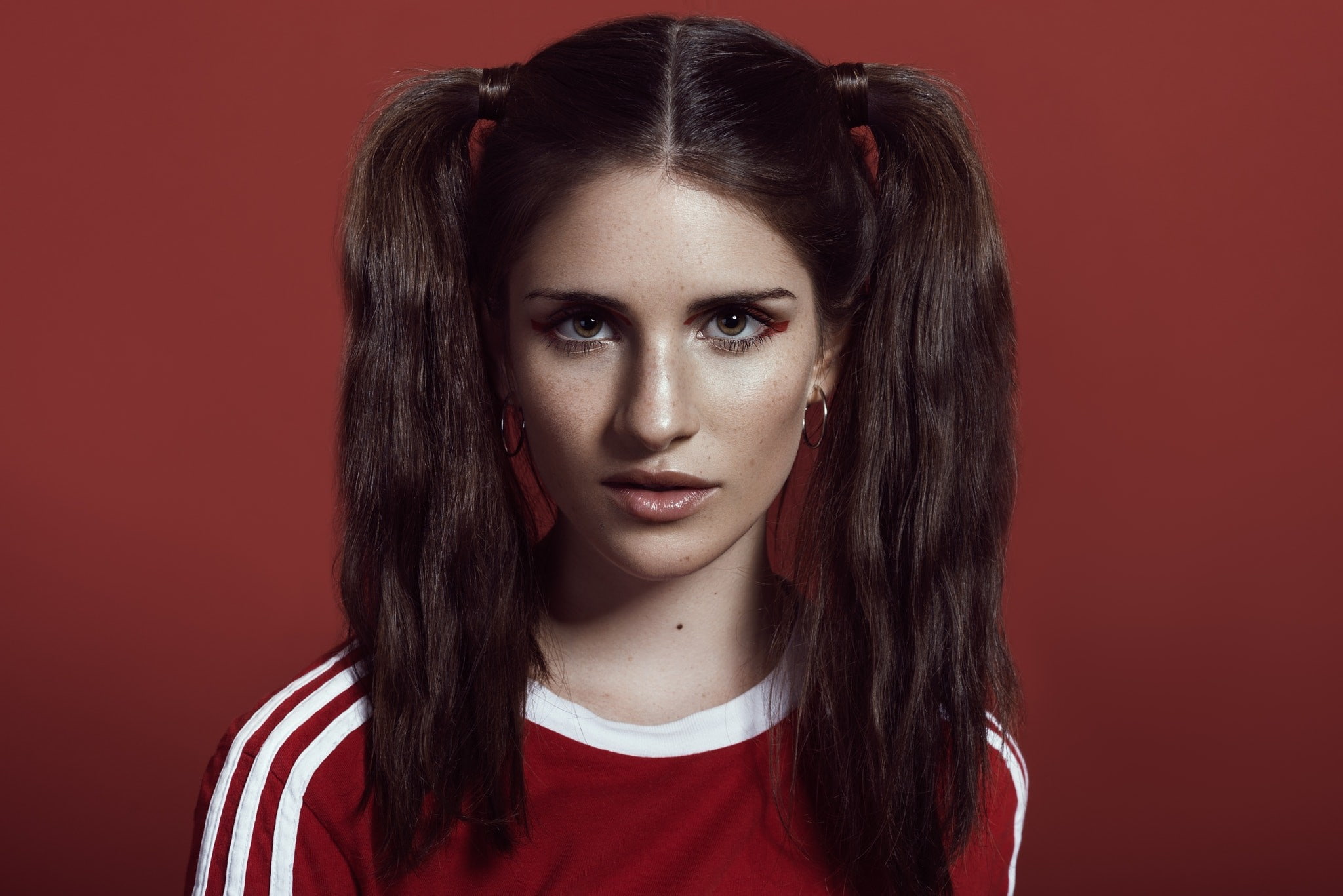 women, red background, 1080P, face, portrait, Luna Diaz, pigtails, HD Wallpaper