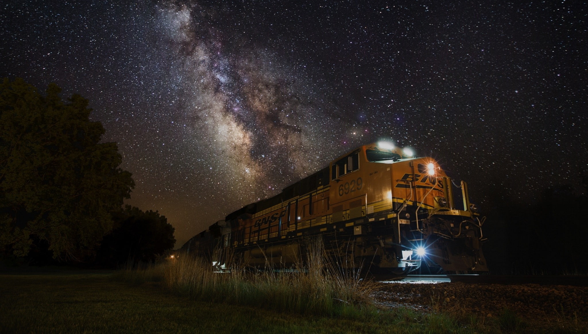 technology, railway, nature, 1080P, South Dakota, train, galaxy, stars, machine, shrubs, grass, long exposure, night, landscape, lights, Milky Way, HD Wallpaper