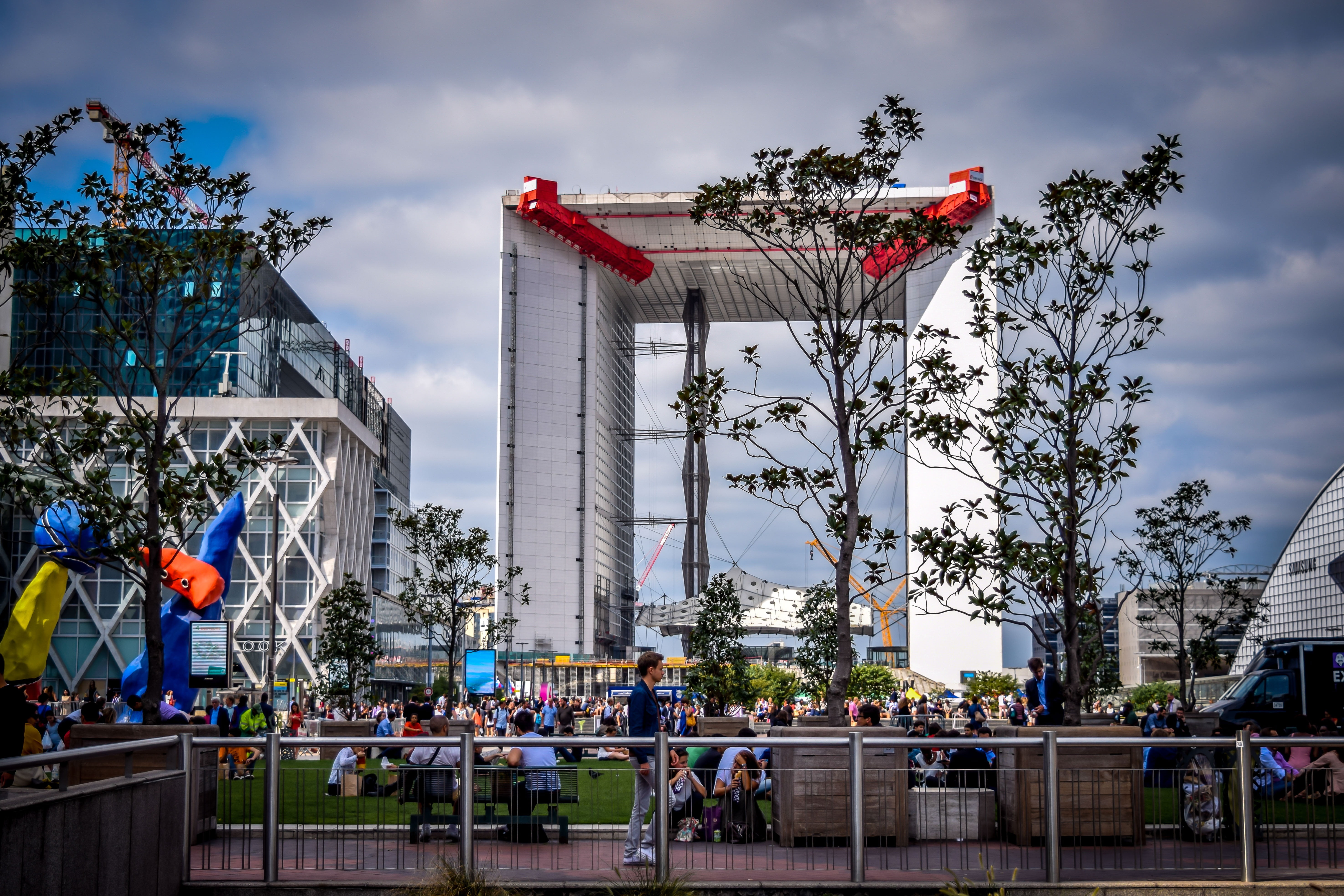 outdoors, city, transportation, incidental people, la defense, 5K, creativity, travel, sky, france, office building exterior, group of people, nature, HD Wallpaper