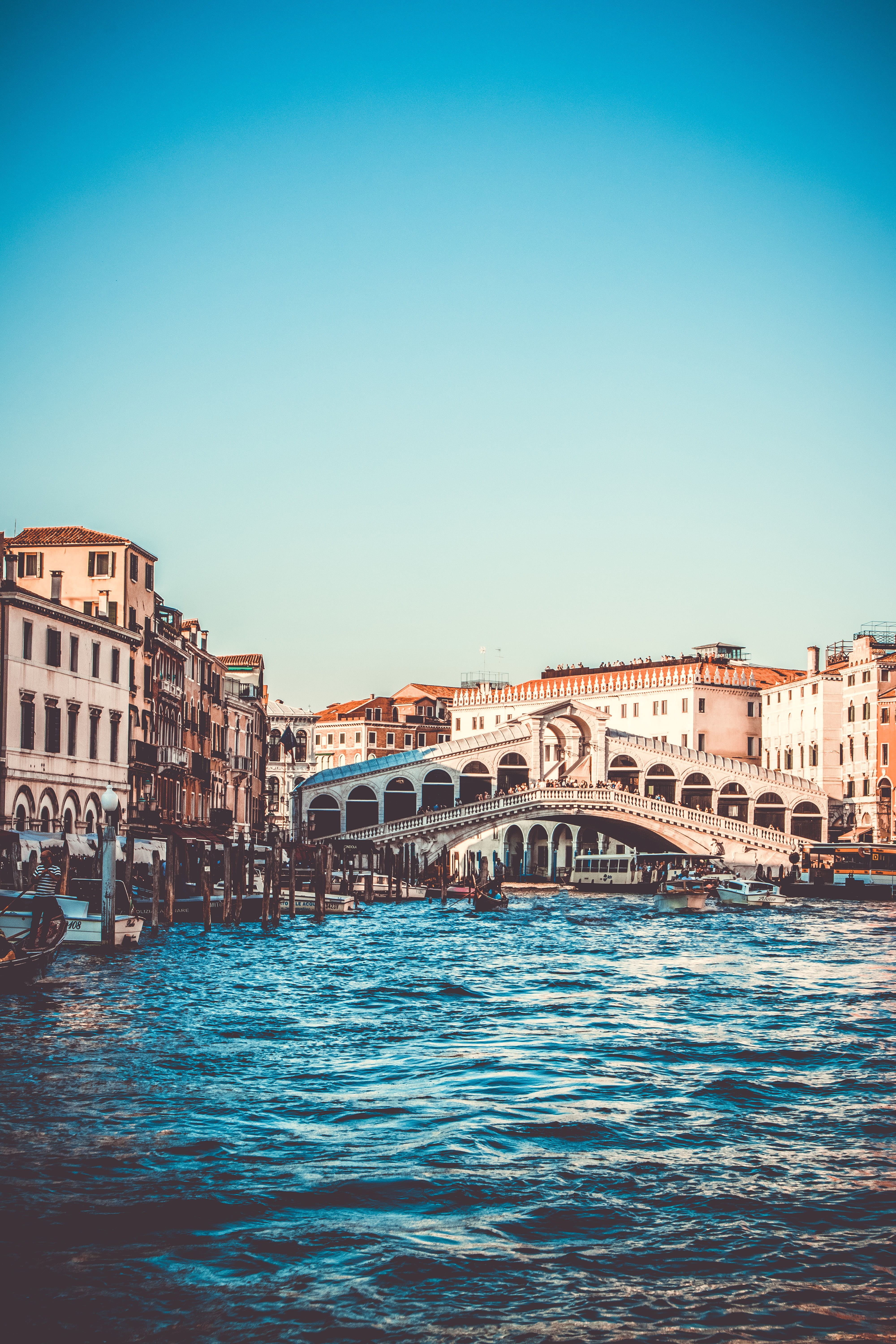 bridge, built structure, canal, waterfront, gondola, tourist spot, architecture, clouds, vacation, copy space, daylight, europe, sea, tourism, historic, Phone HD Wallpaper